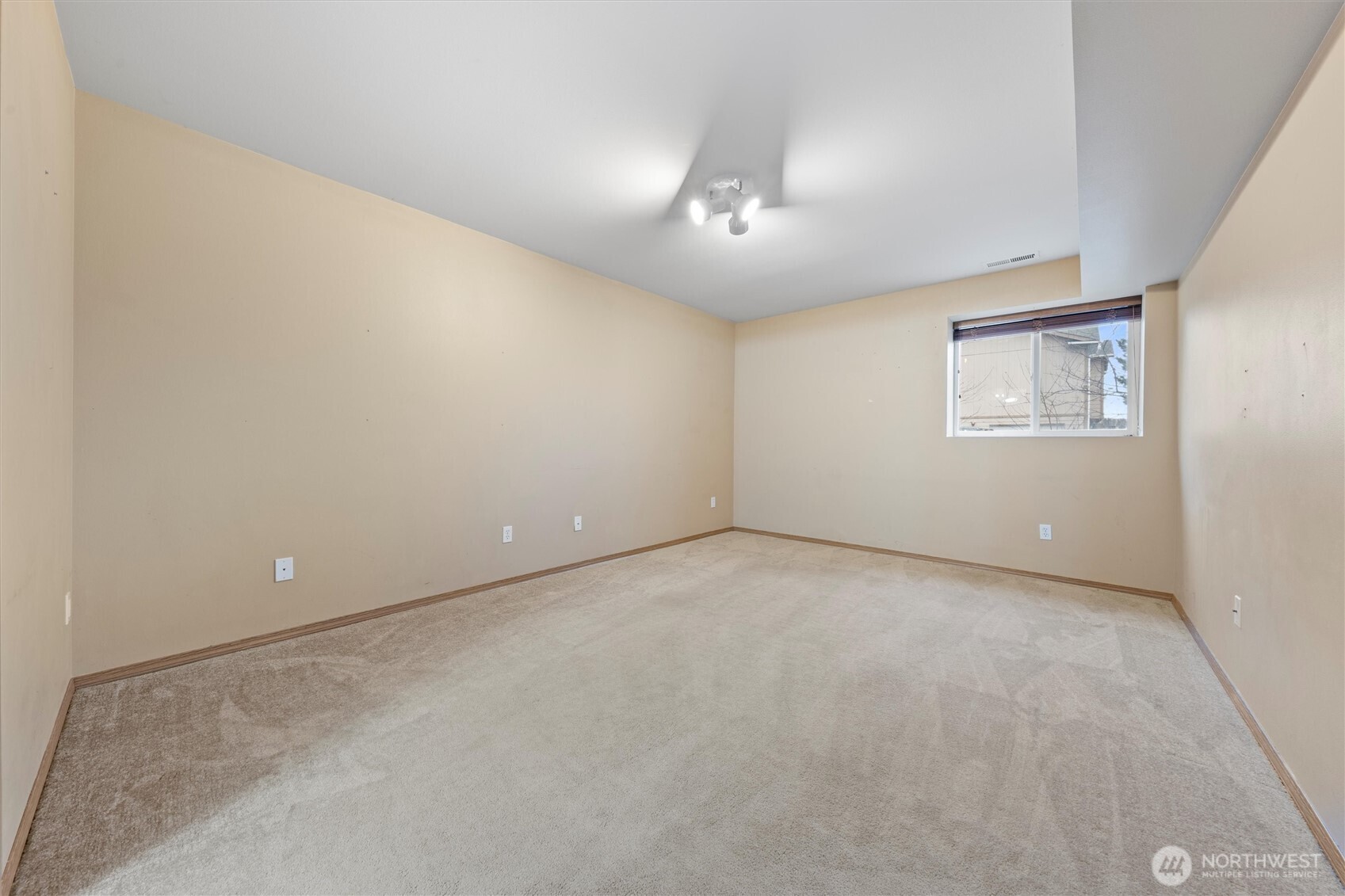 3953 NE Vista Del Rey Drive