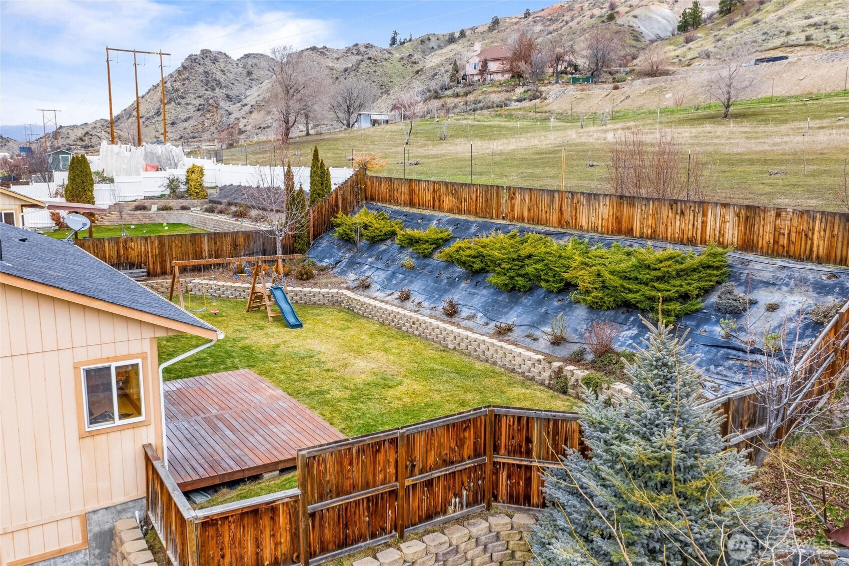 3953 NE Vista Del Rey Drive