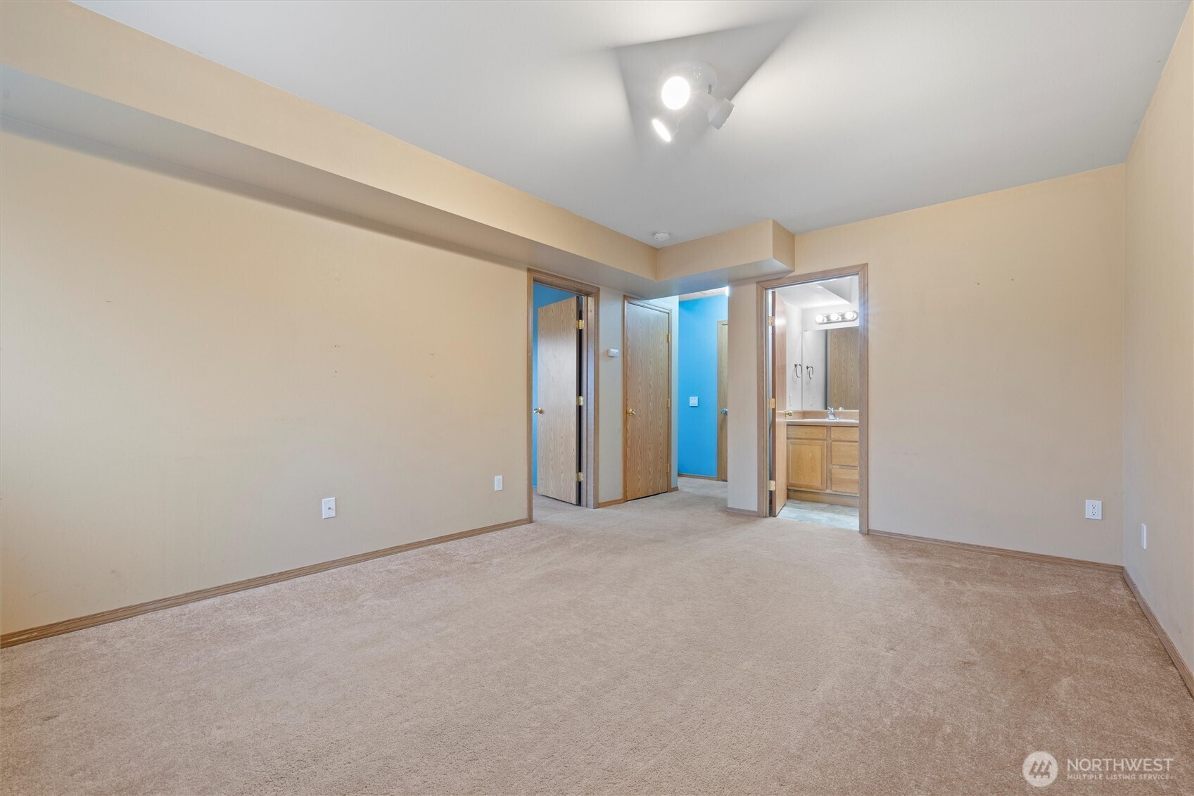 3953 NE Vista Del Rey Drive