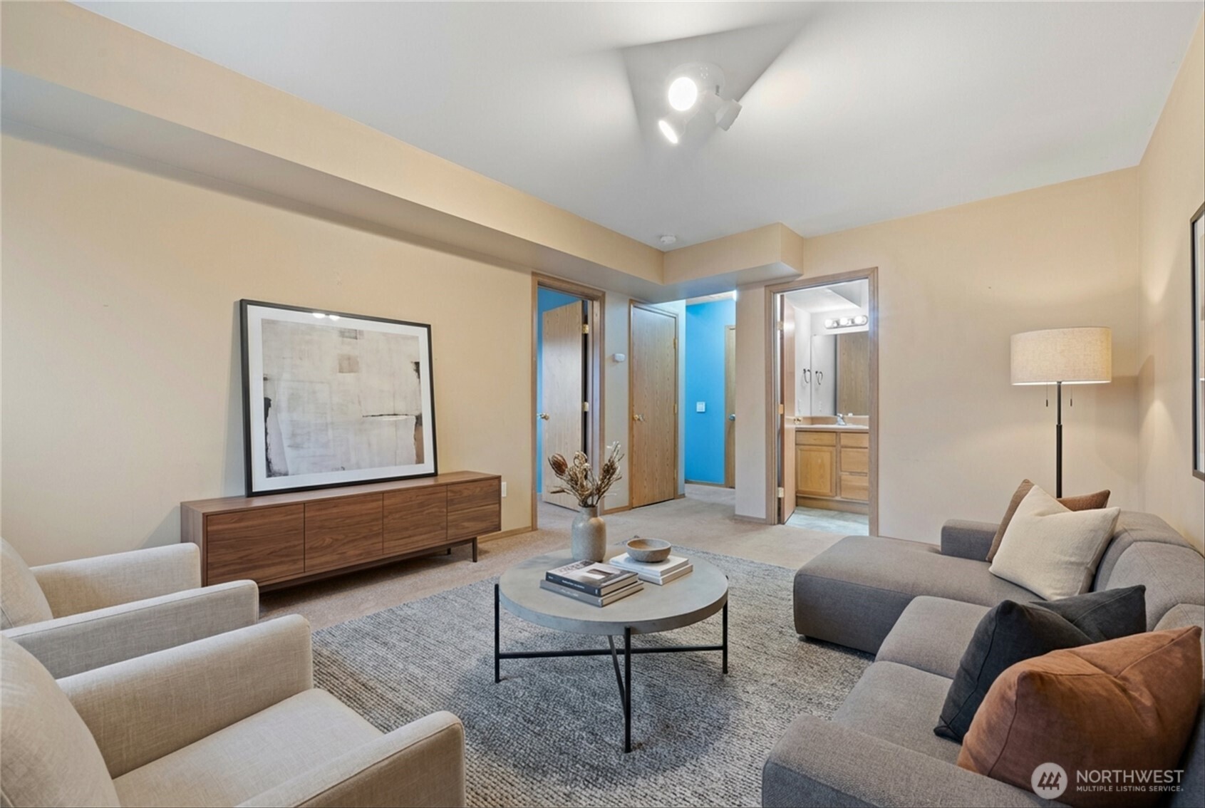 3953 NE Vista Del Rey Drive