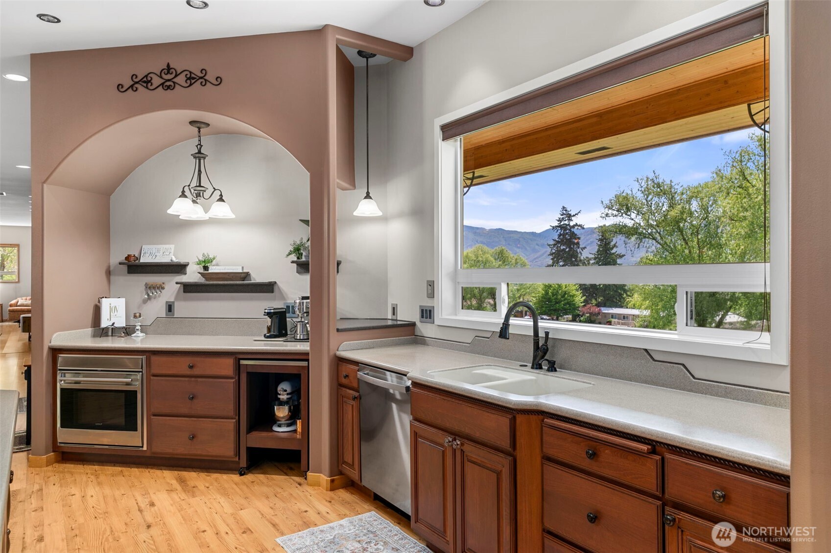 2720 NW Cascade Avenue