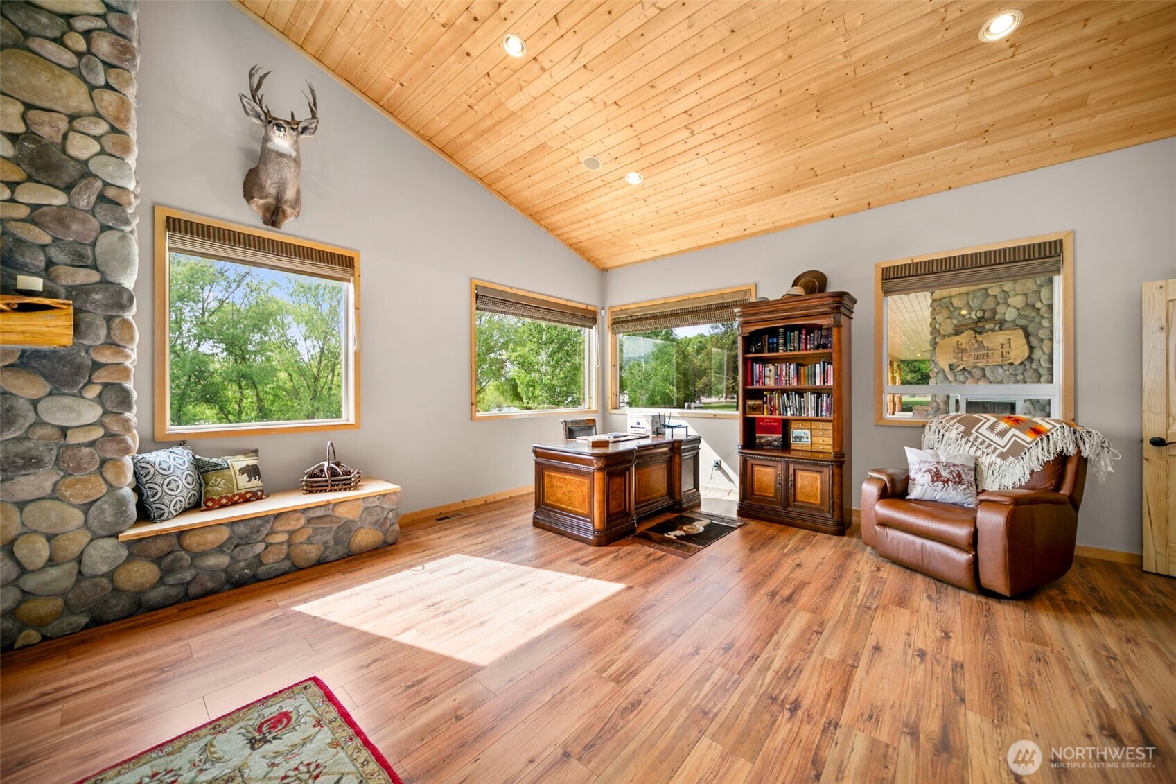 2720 NW Cascade Avenue