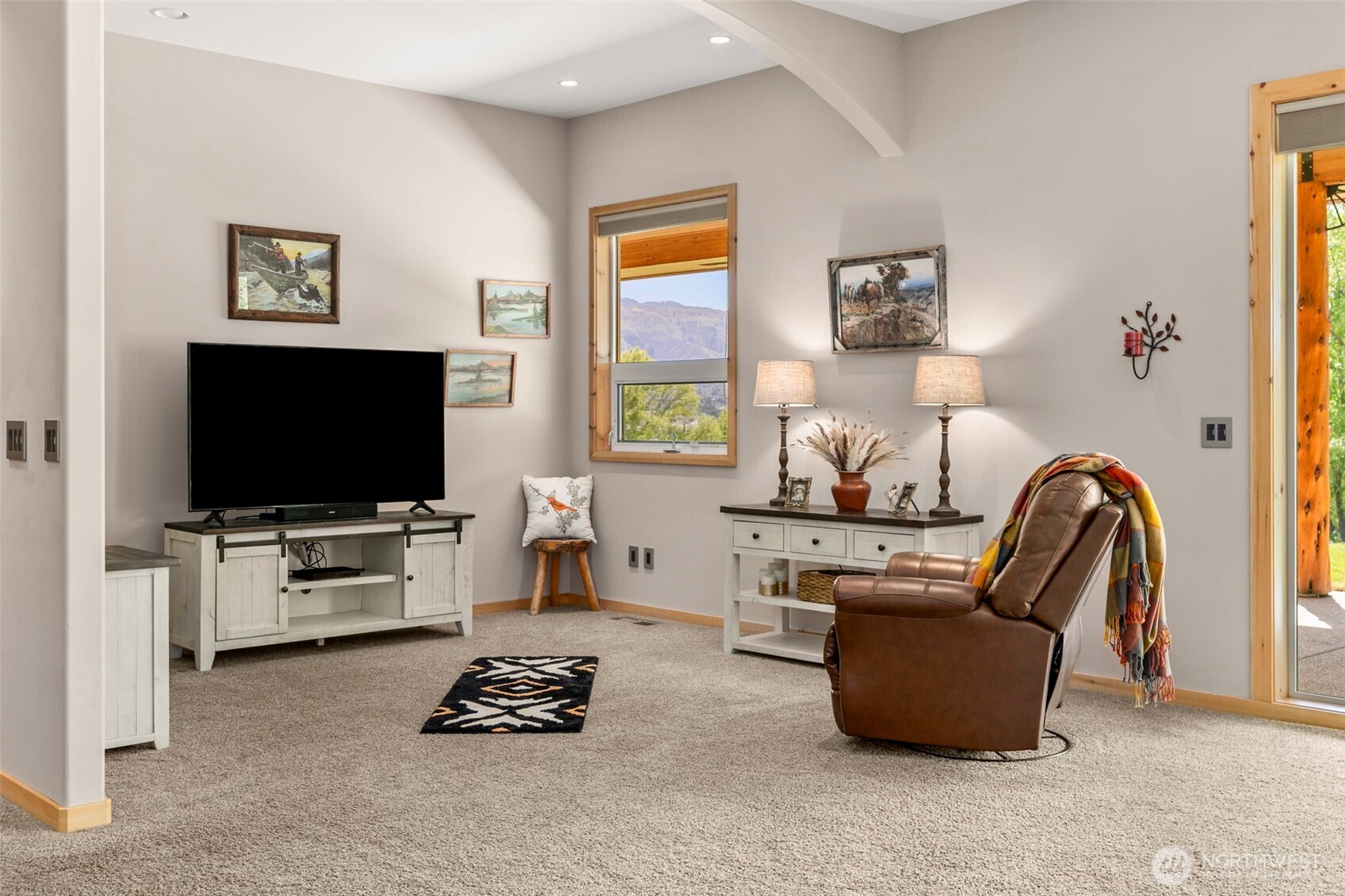 2720 NW Cascade Avenue