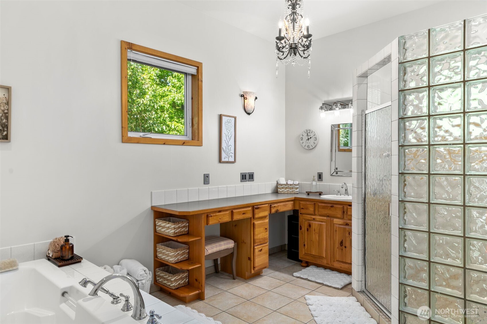 2720 NW Cascade Avenue