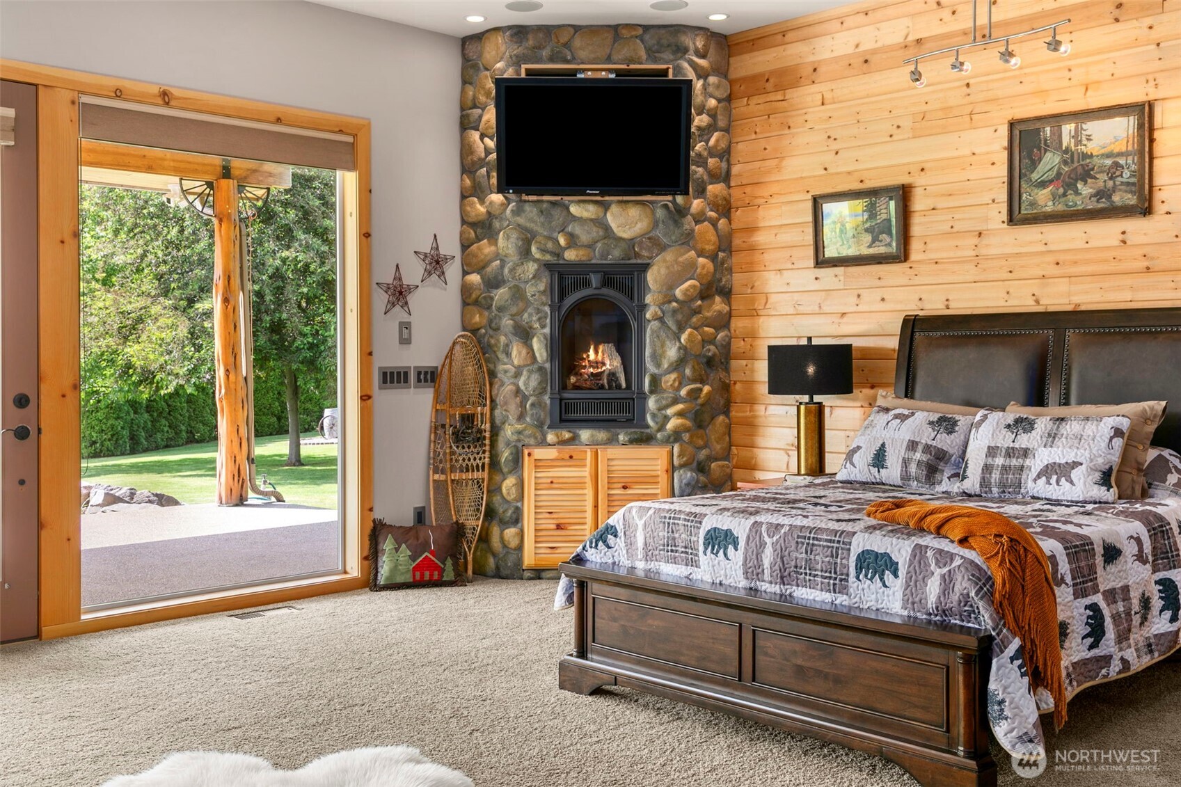 2720 NW Cascade Avenue