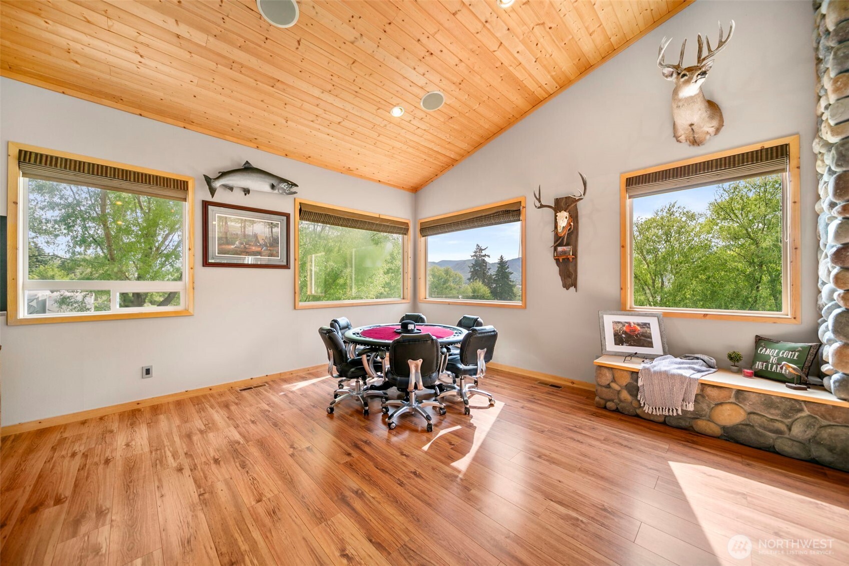 2720 NW Cascade Avenue