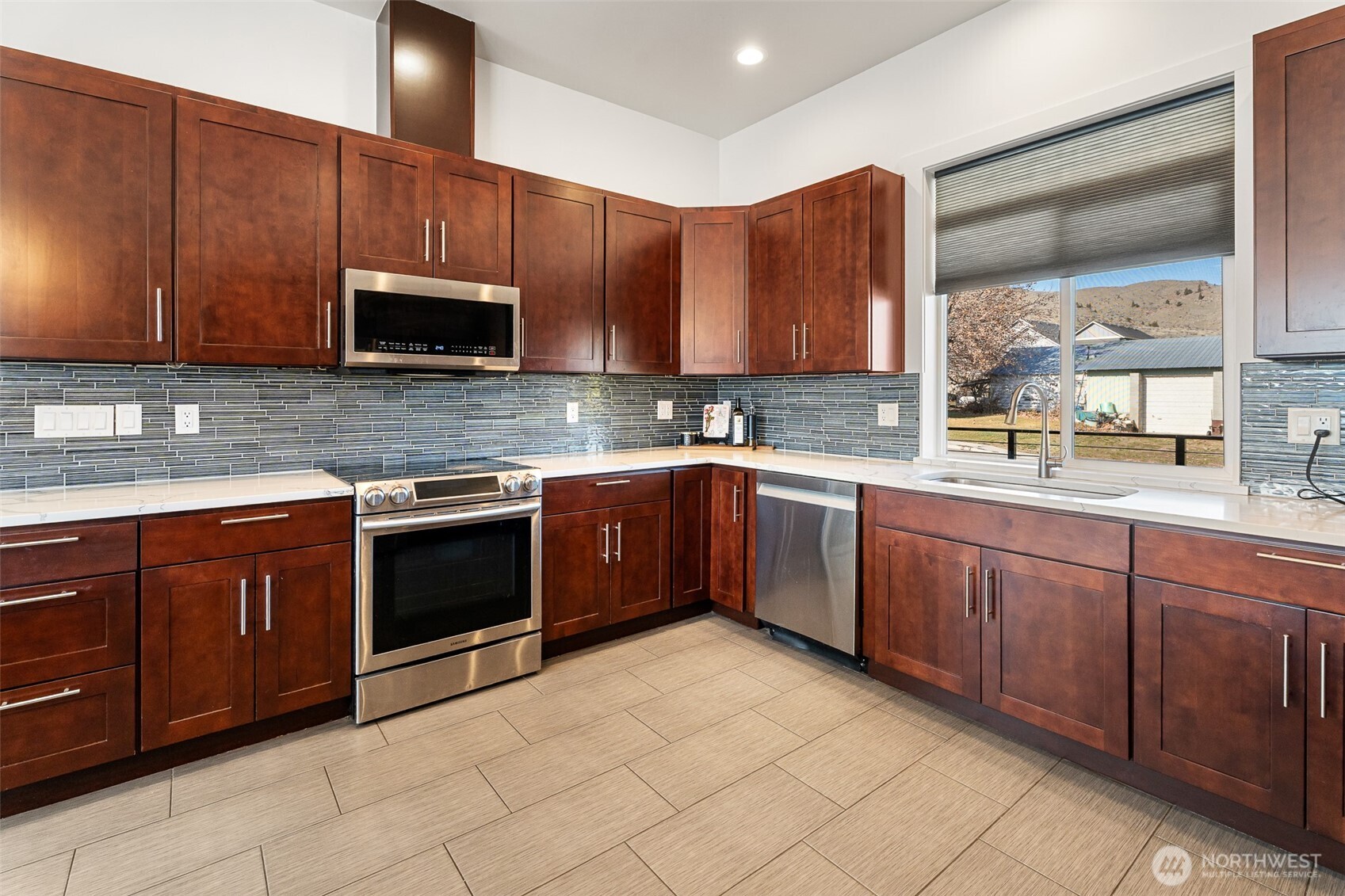 1038 Crest Loop