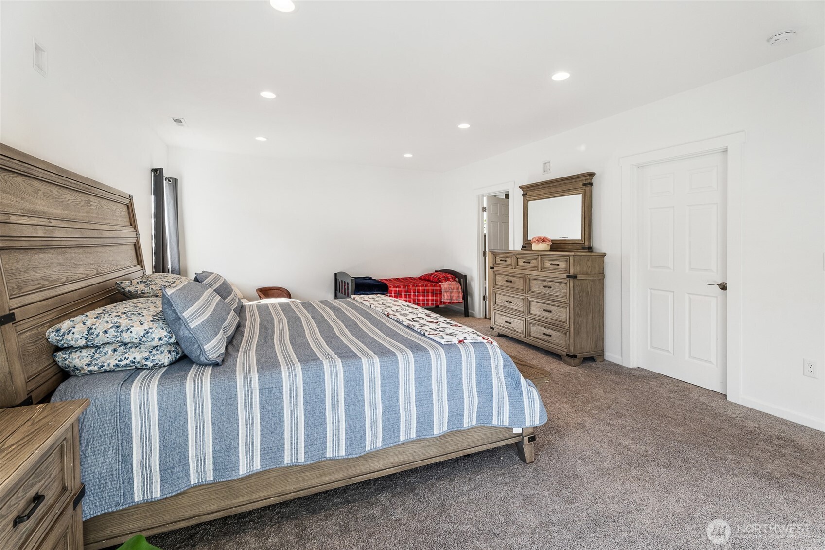 1038 Crest Loop