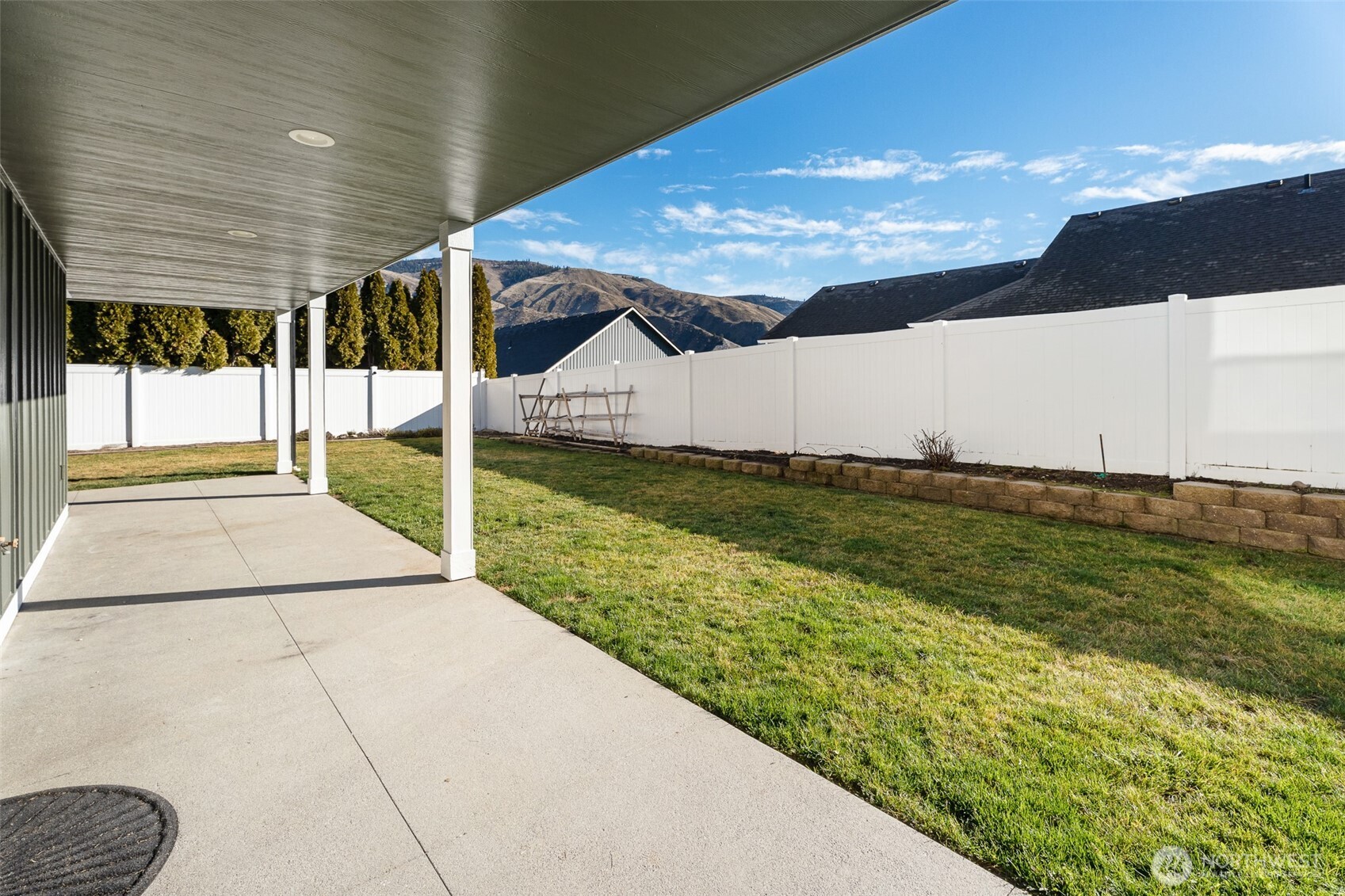 1038 Crest Loop