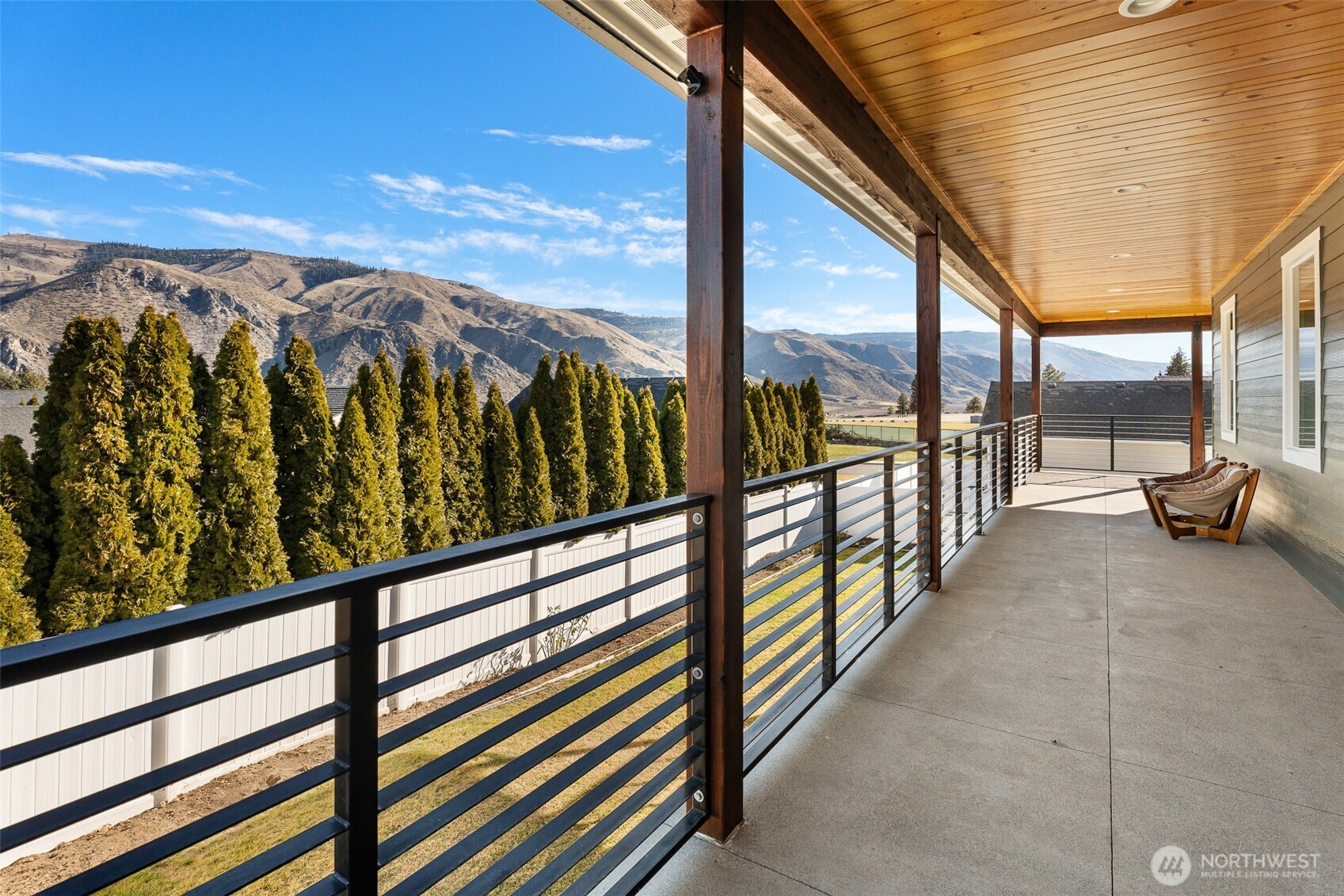 1038 Crest Loop