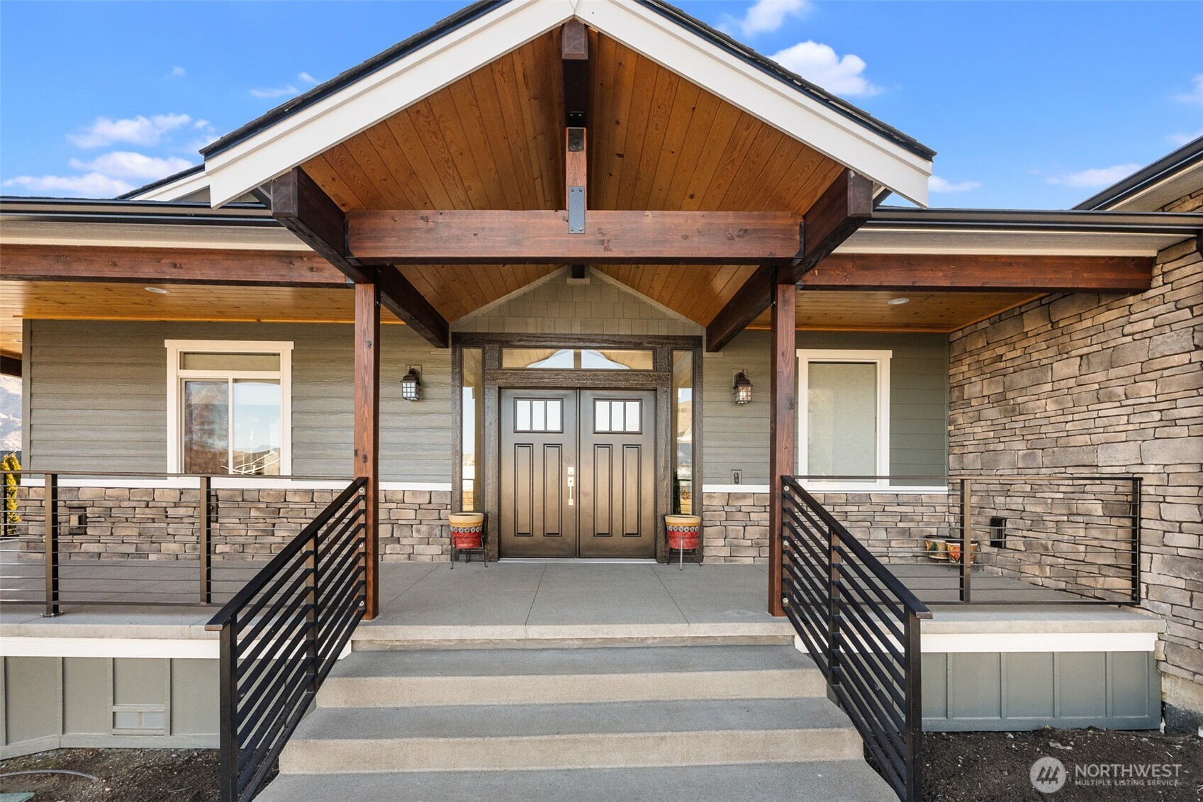 1038 Crest Loop