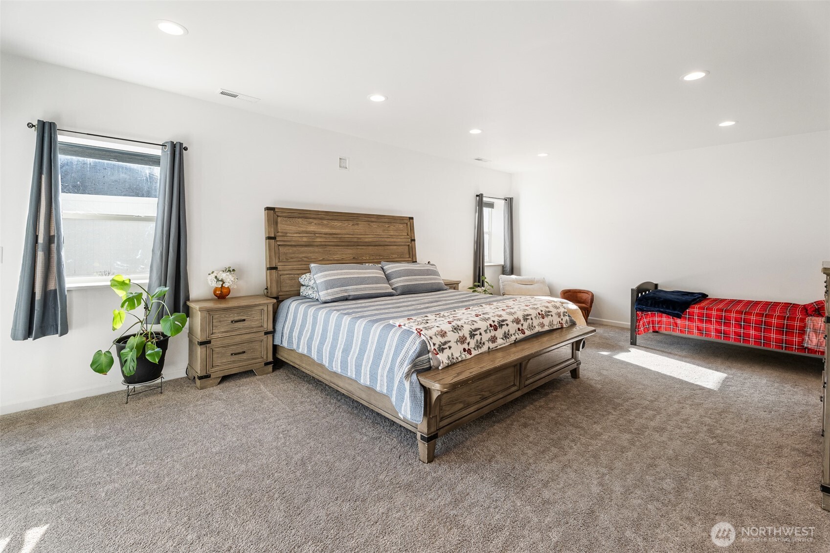 1038 Crest Loop