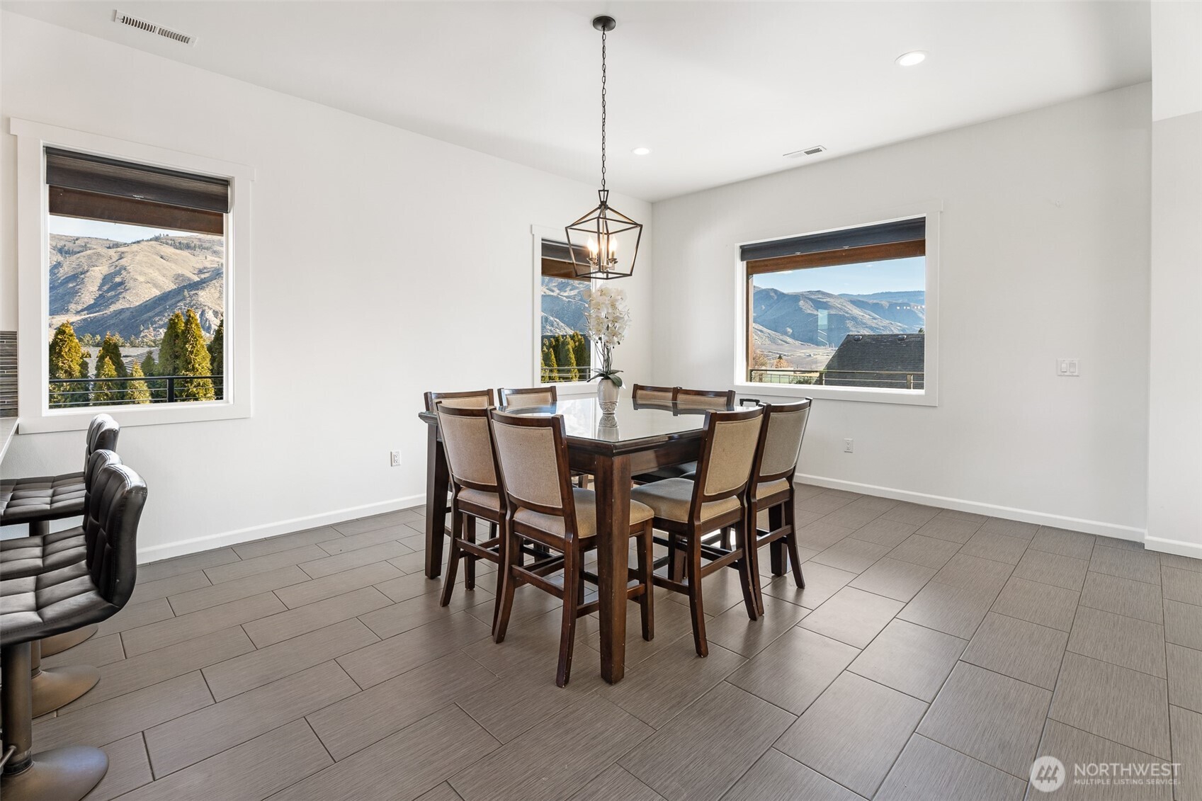 1038 Crest Loop