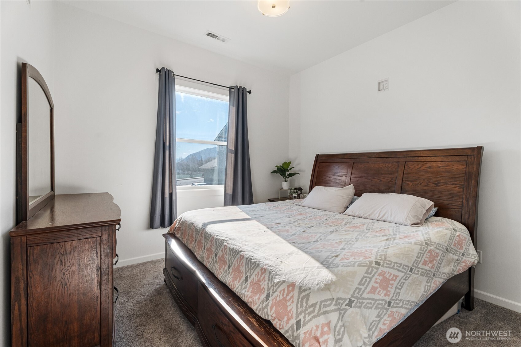 1038 Crest Loop