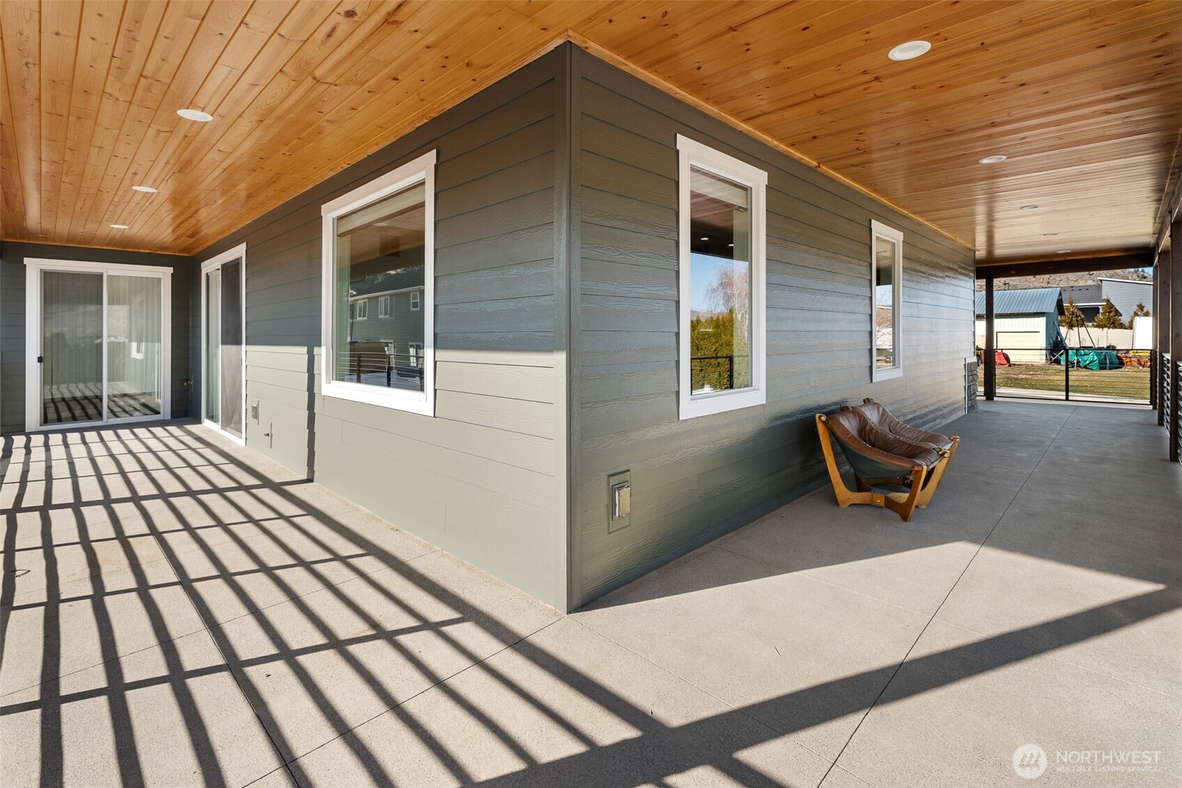 1038 Crest Loop