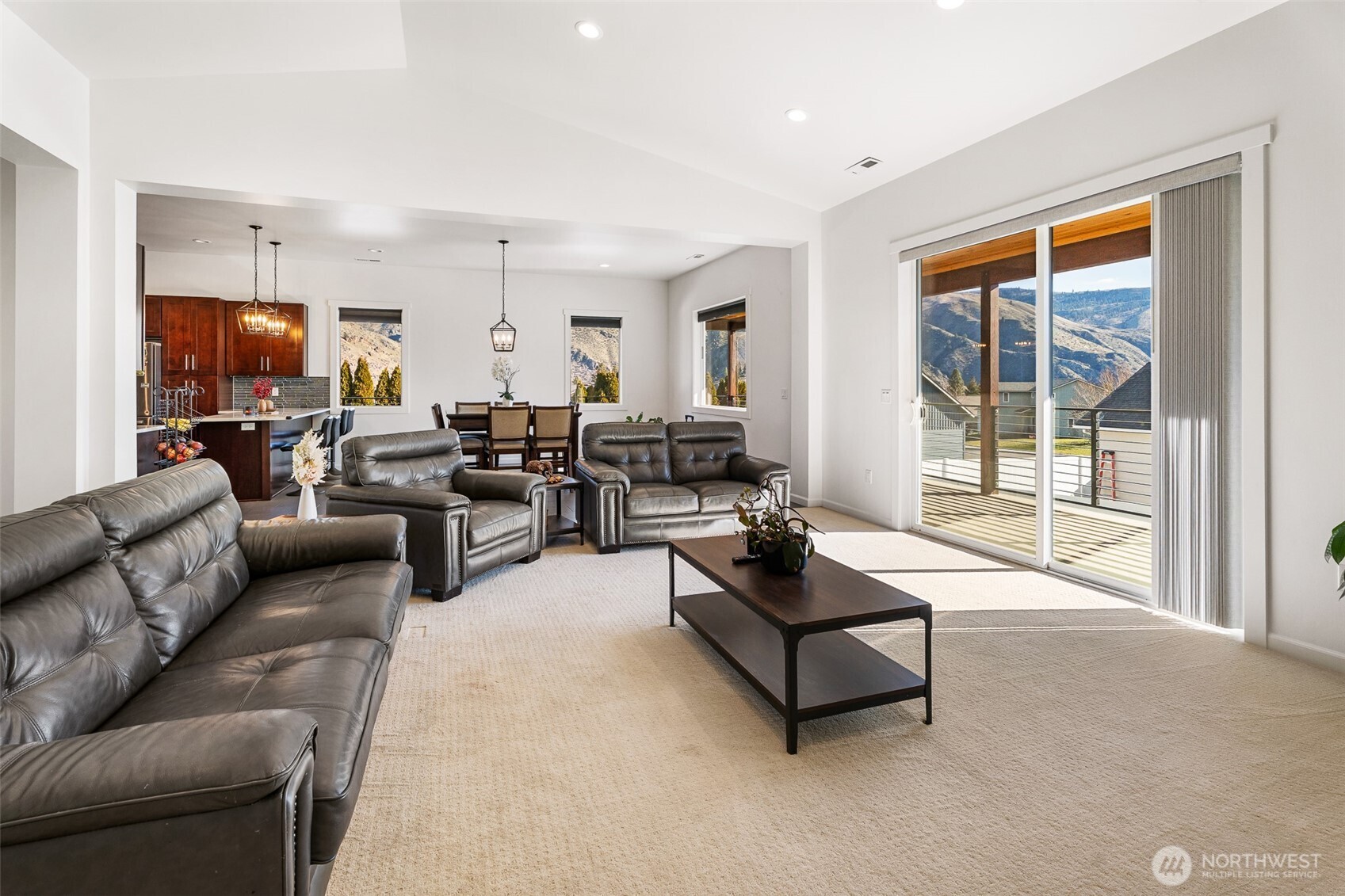 1038 Crest Loop