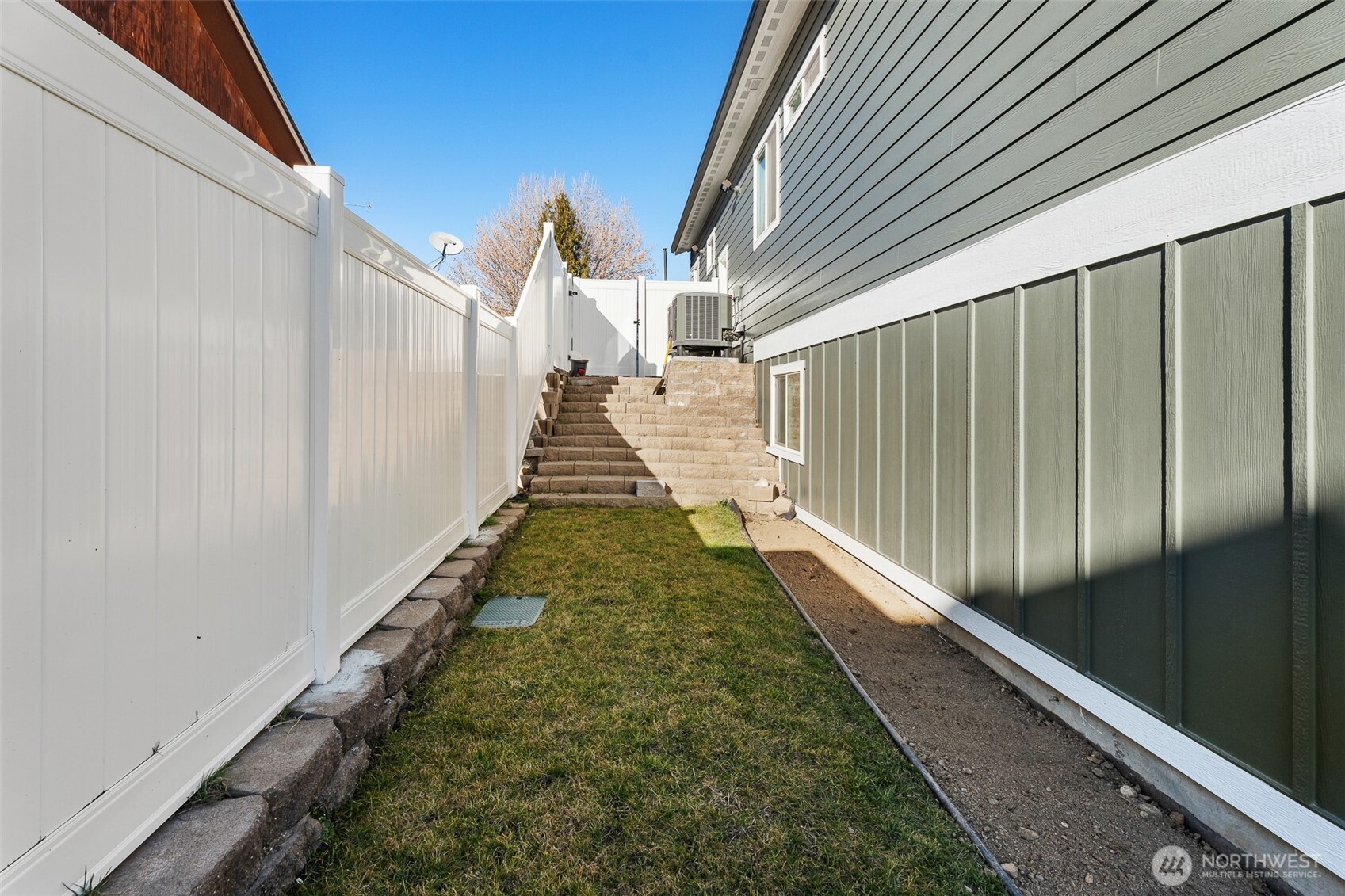 1038 Crest Loop