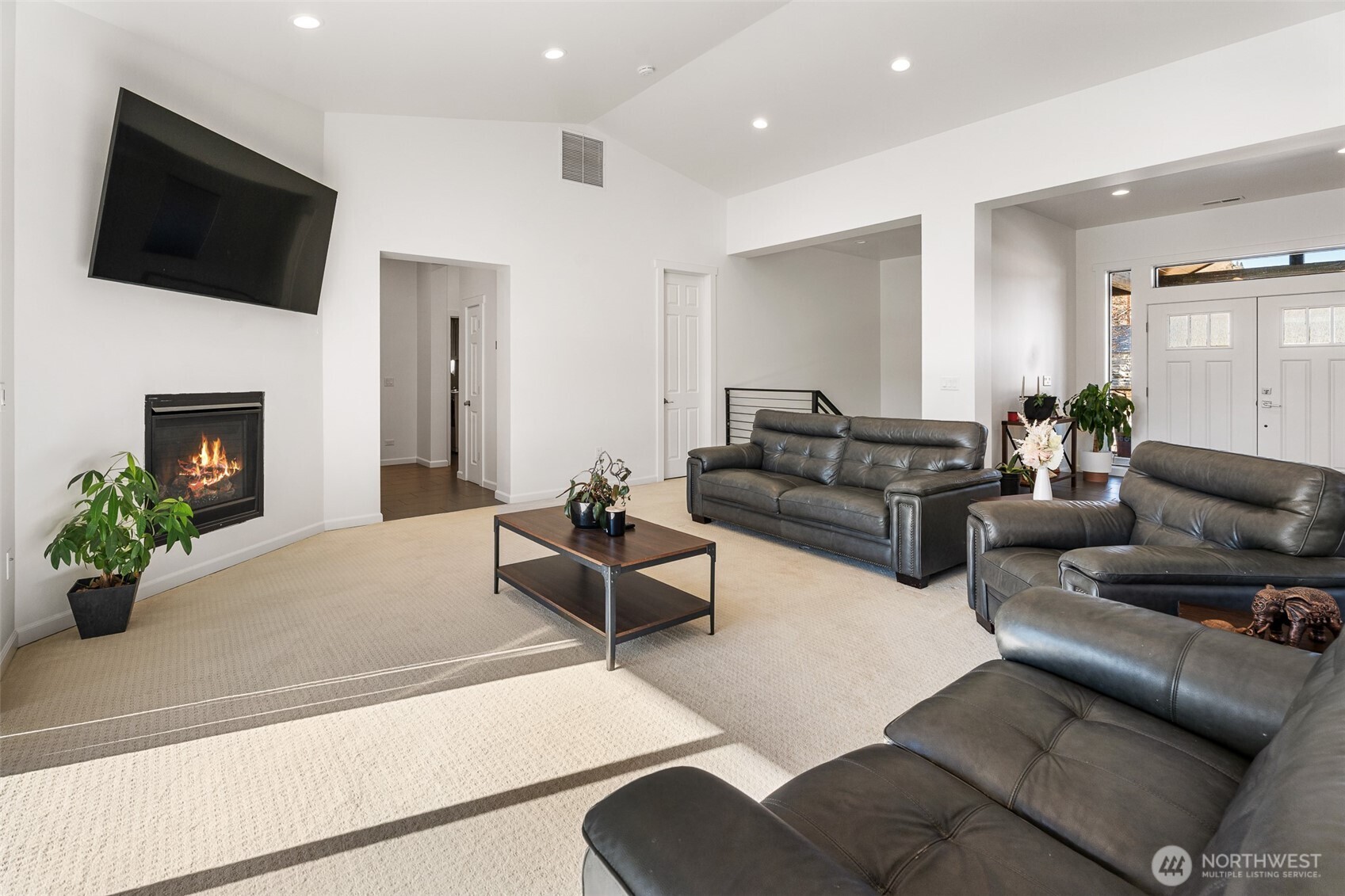 1038 Crest Loop