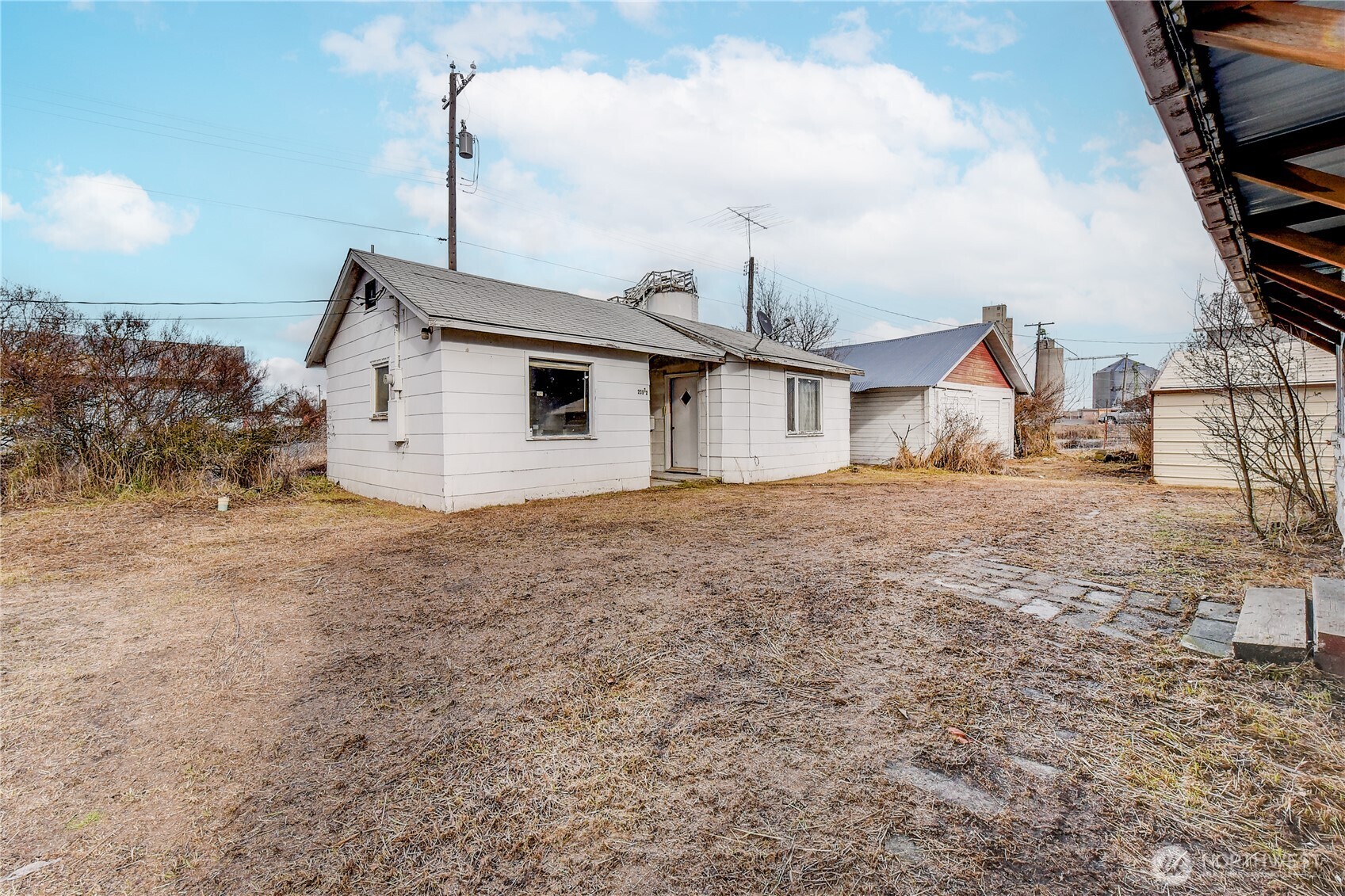 209 SE May Avenue