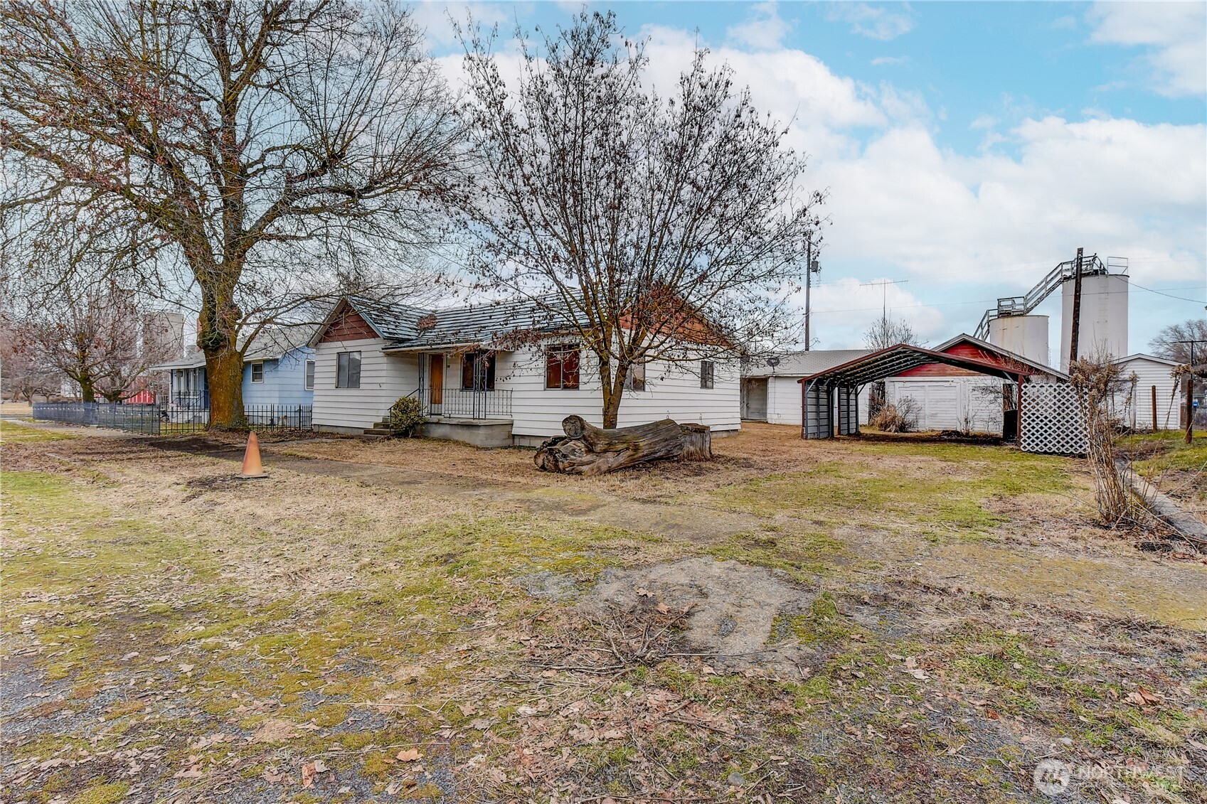 209 SE May Avenue