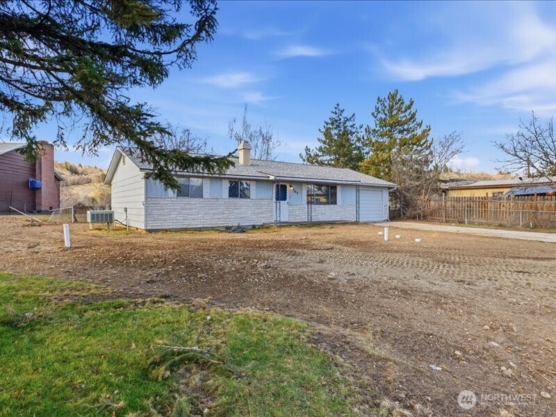 702 West Ridge Drive