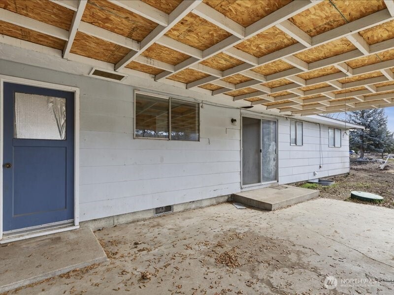 702 West Ridge Drive