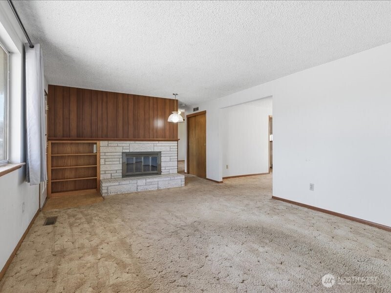 702 West Ridge Drive