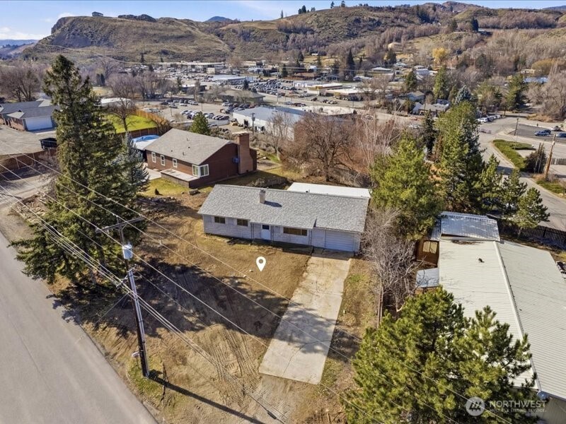 702 West Ridge Drive
