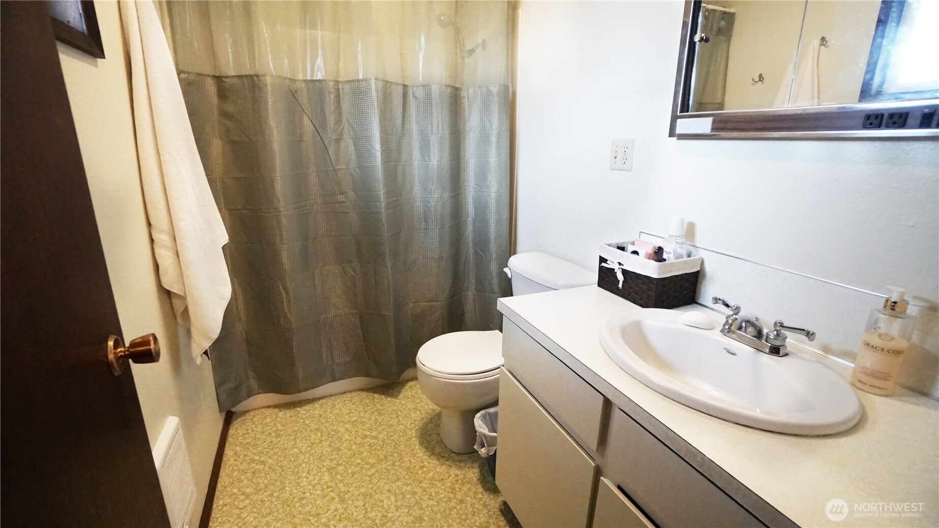 6 Jennings Loop Road