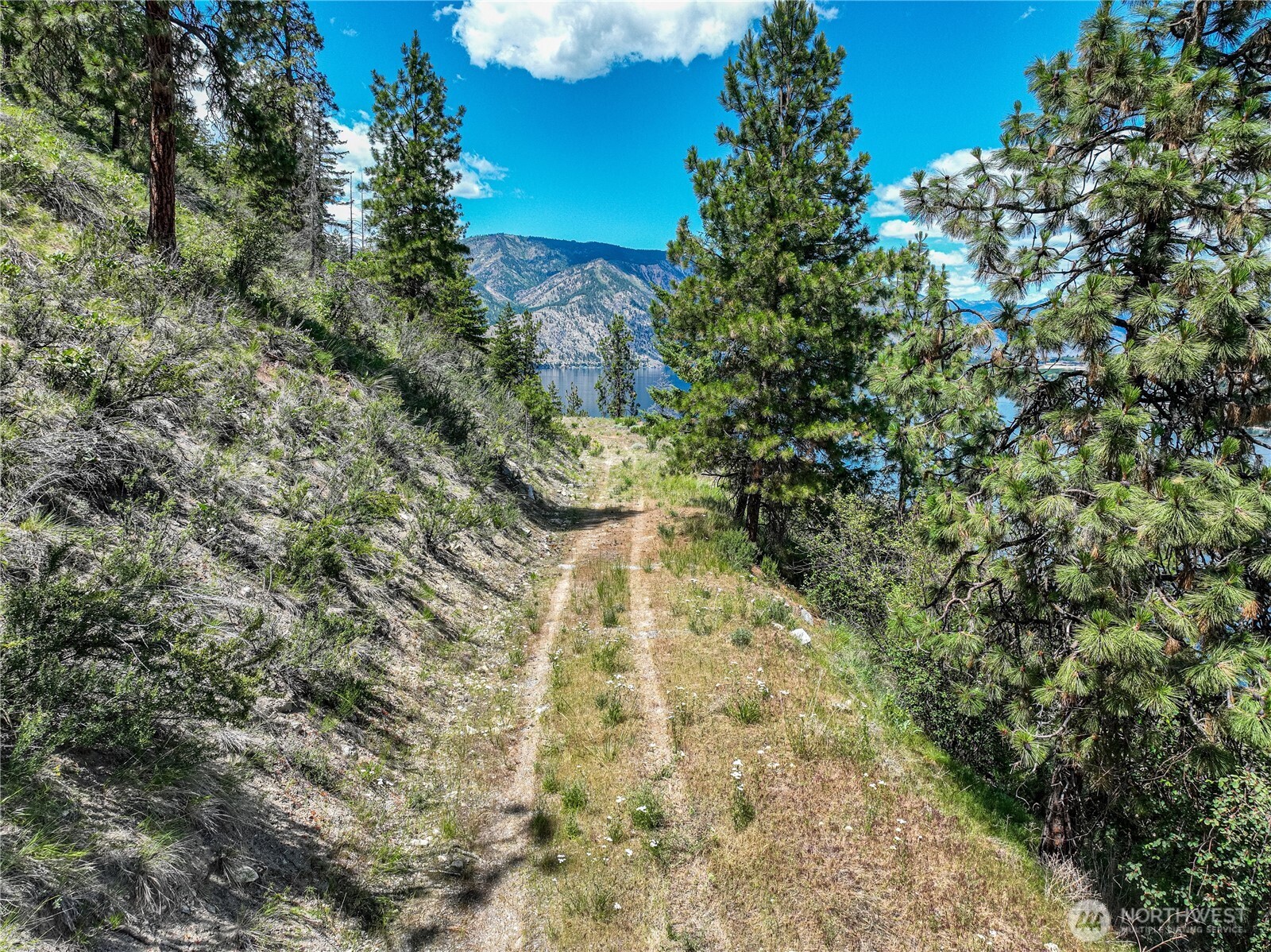 4620 South Lakeshore Rd.