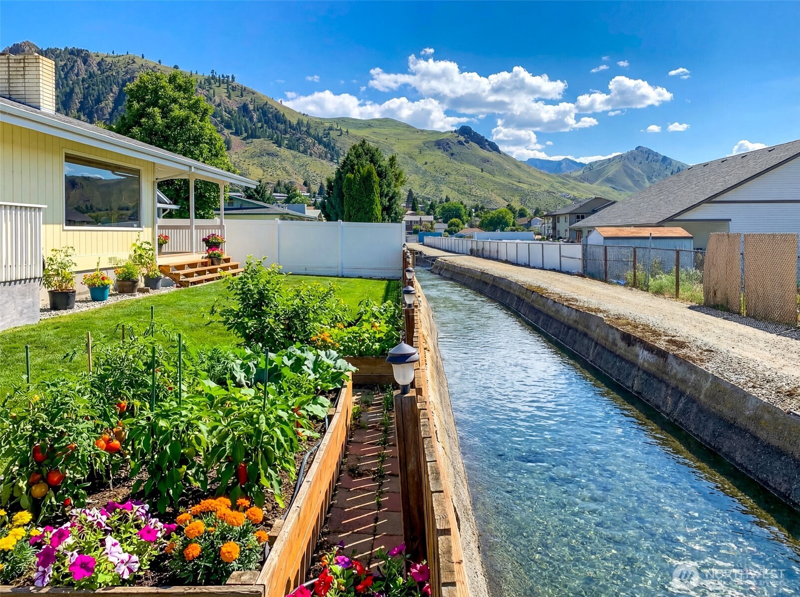 1308 Seneca Avenue S