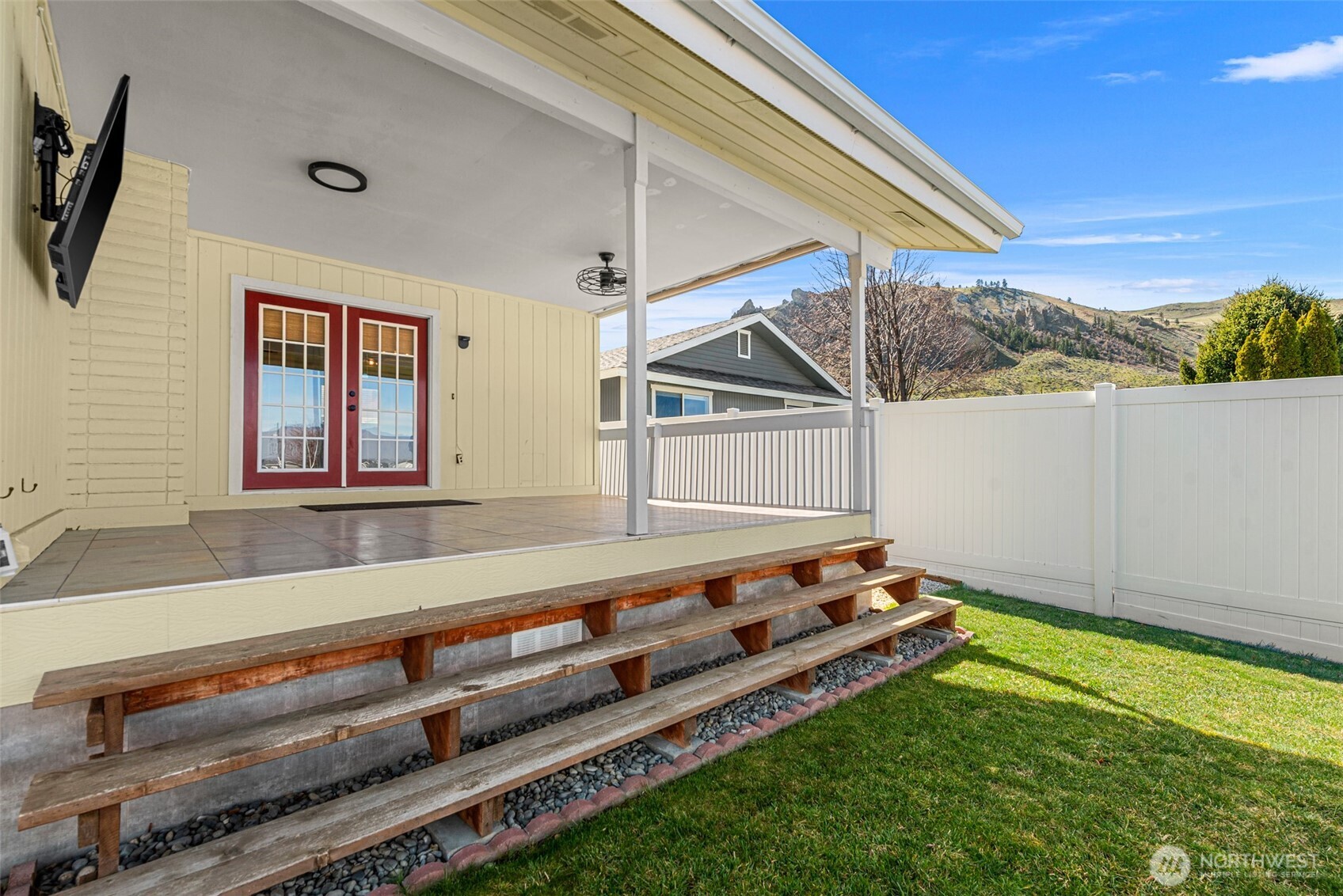 1308 Seneca Avenue S