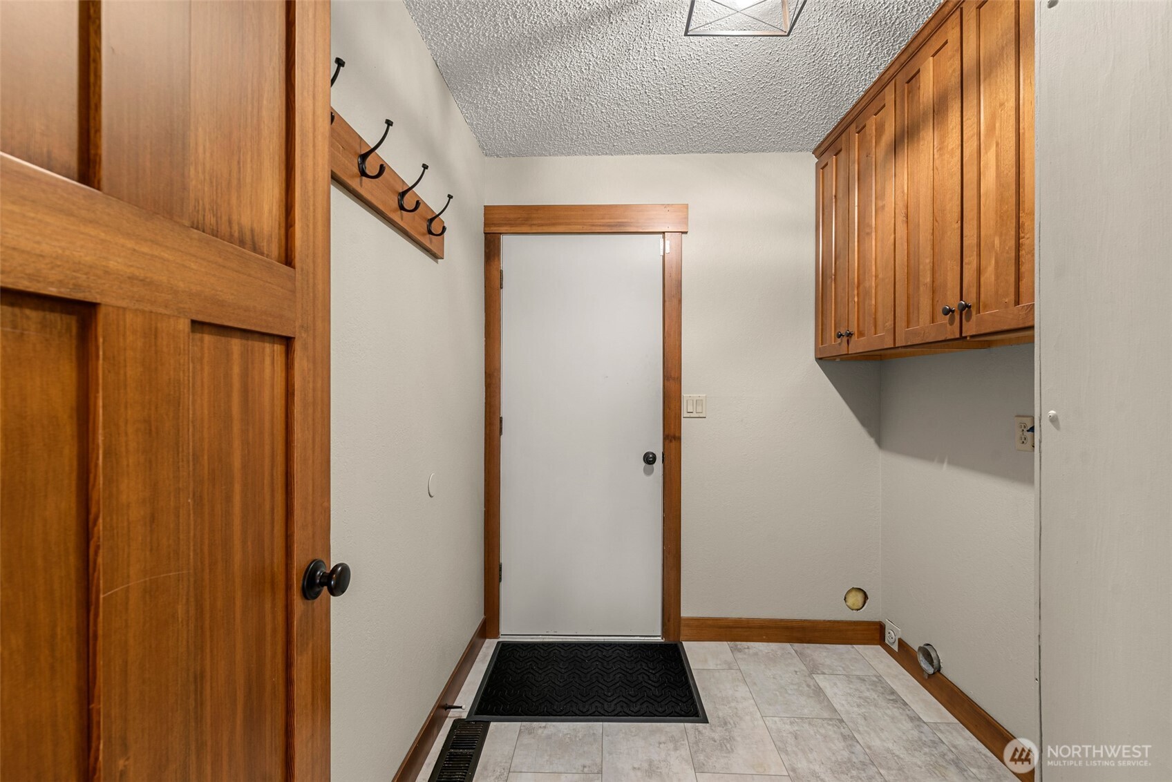 1308 Seneca Avenue S