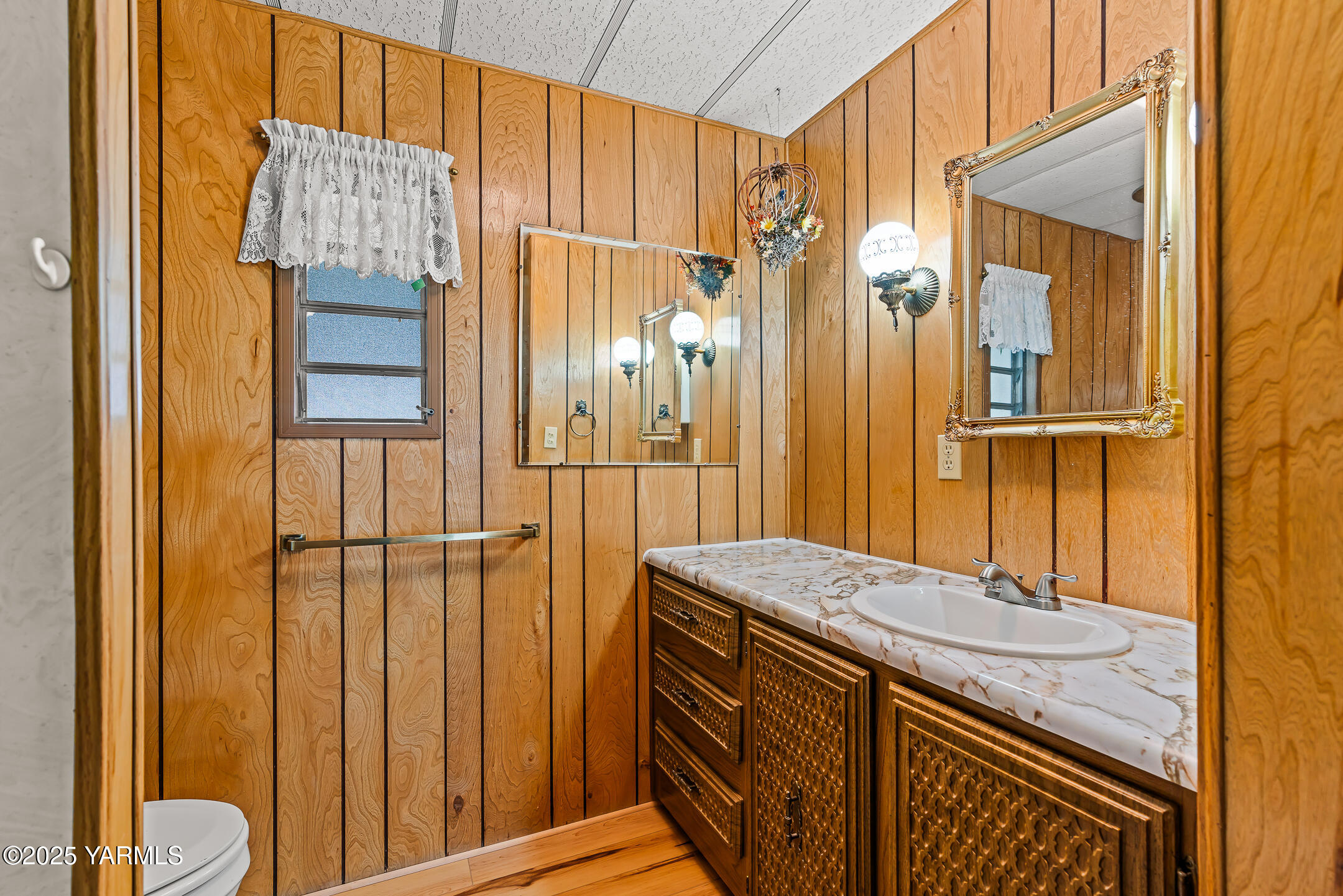 18 W Washington Ave Unit: 76