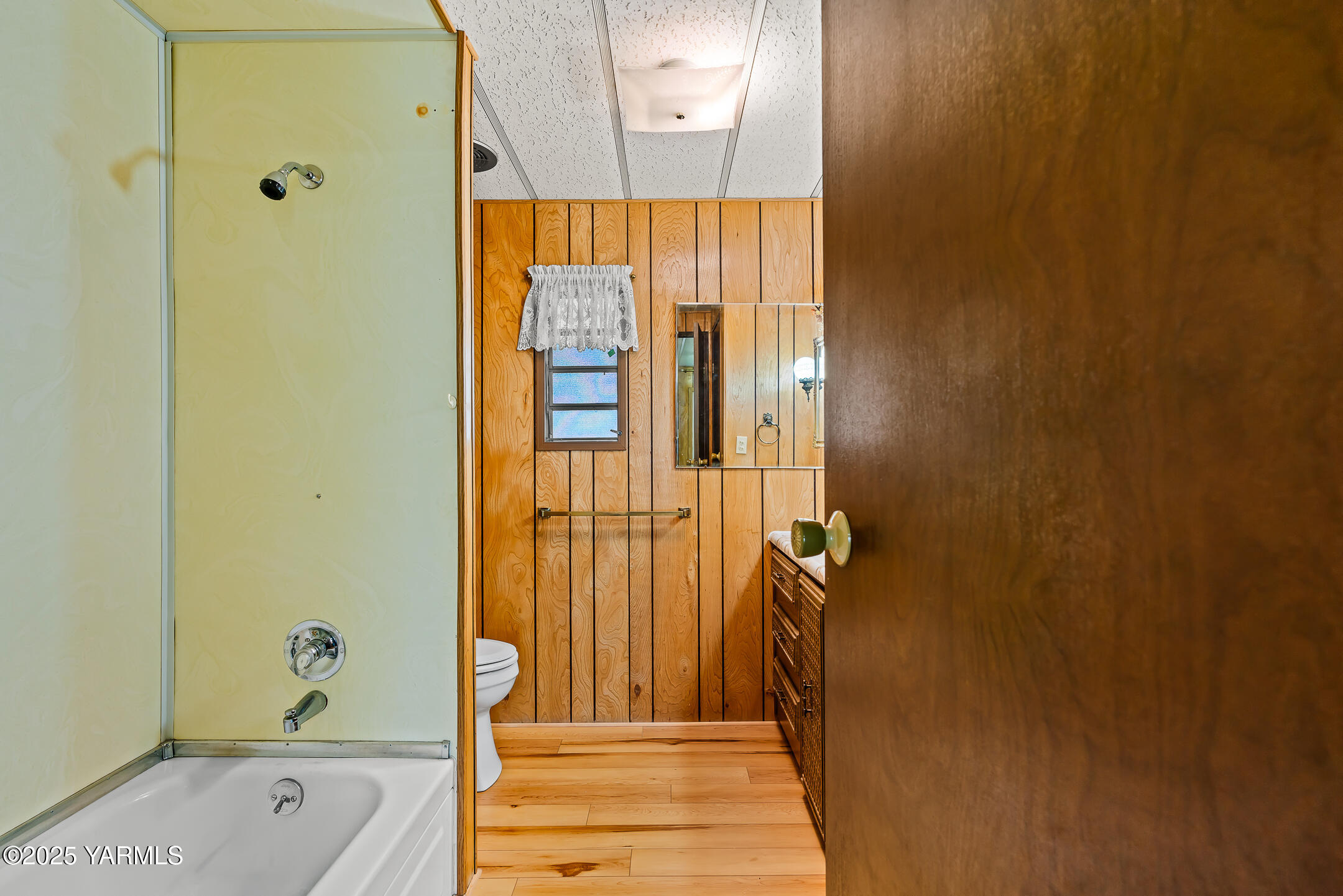 18 W Washington Ave Unit: 76