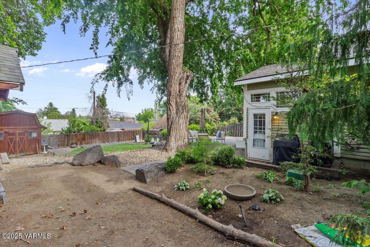 809 S 19th Ave