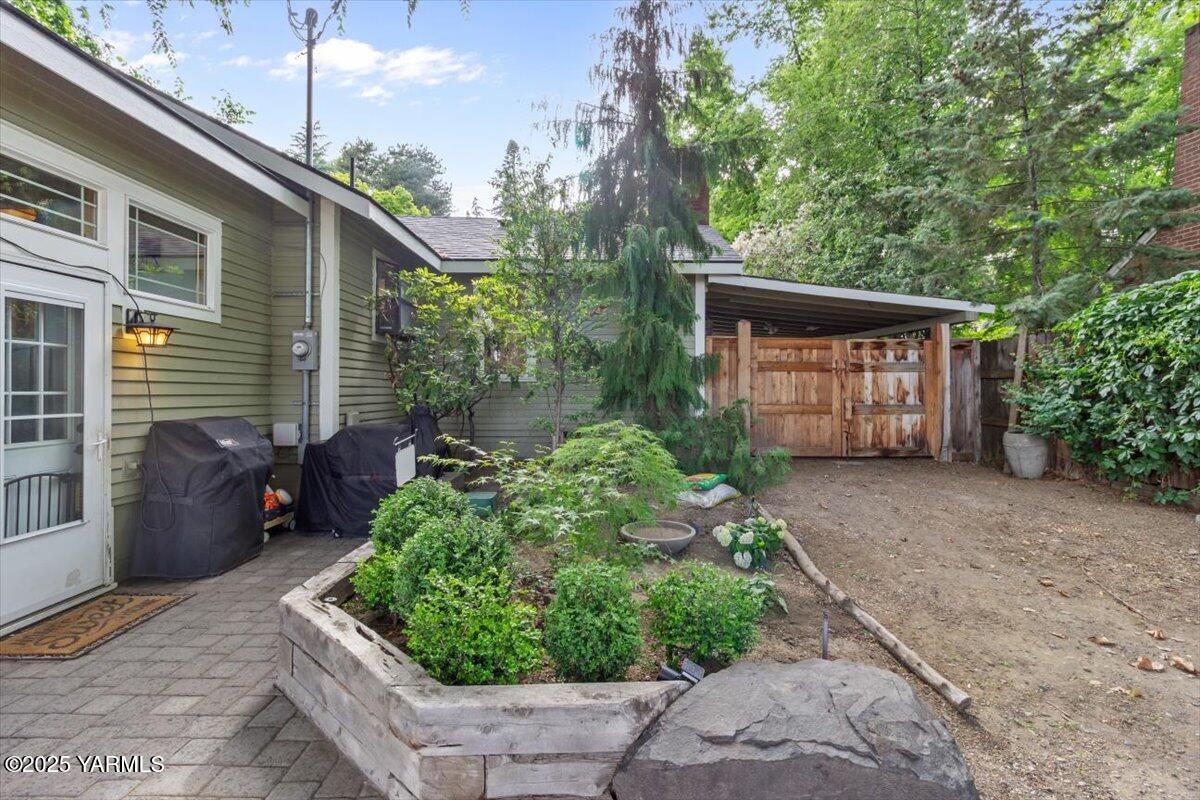 809 S 19th Ave
