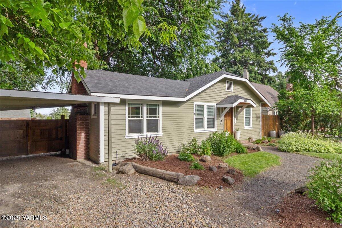 809 S 19th Ave