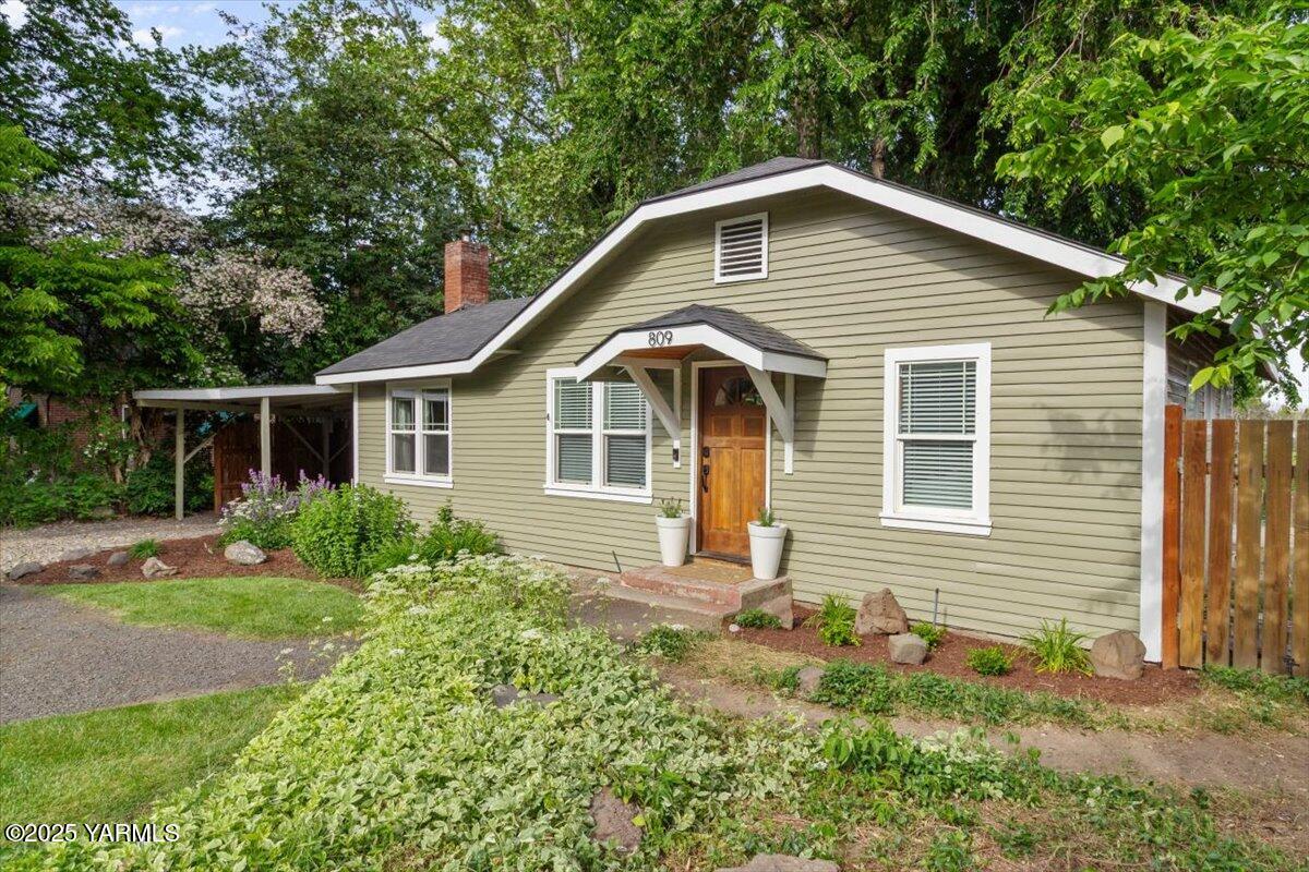 809 S 19th Ave