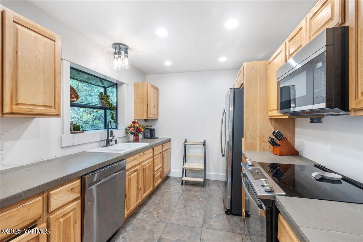 809 S 19th Ave