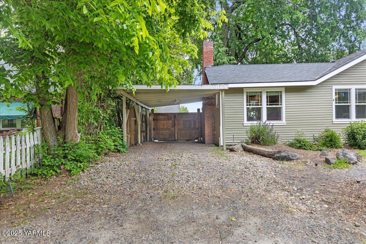 809 S 19th Ave