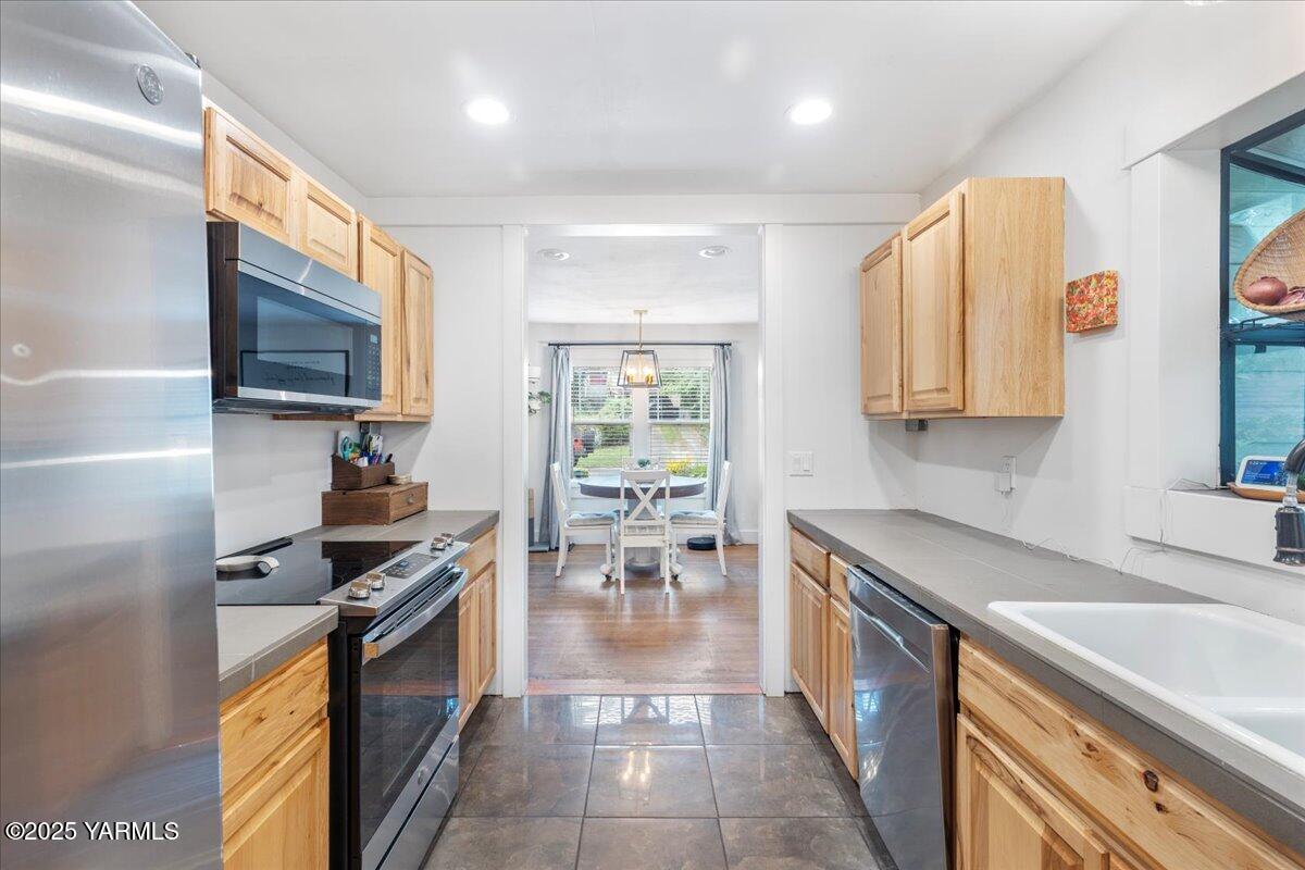 809 S 19th Ave