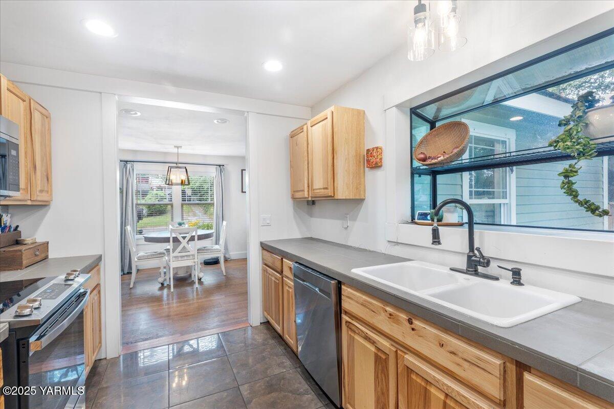 809 S 19th Ave