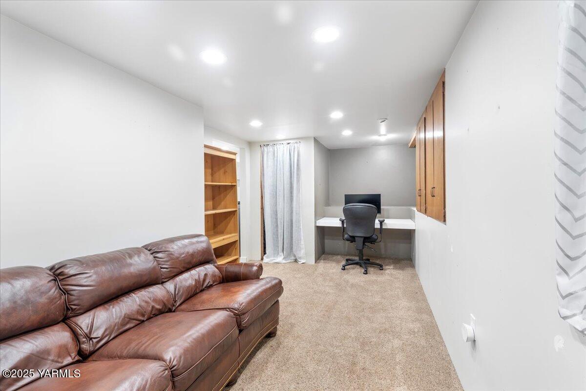 809 S 19th Ave