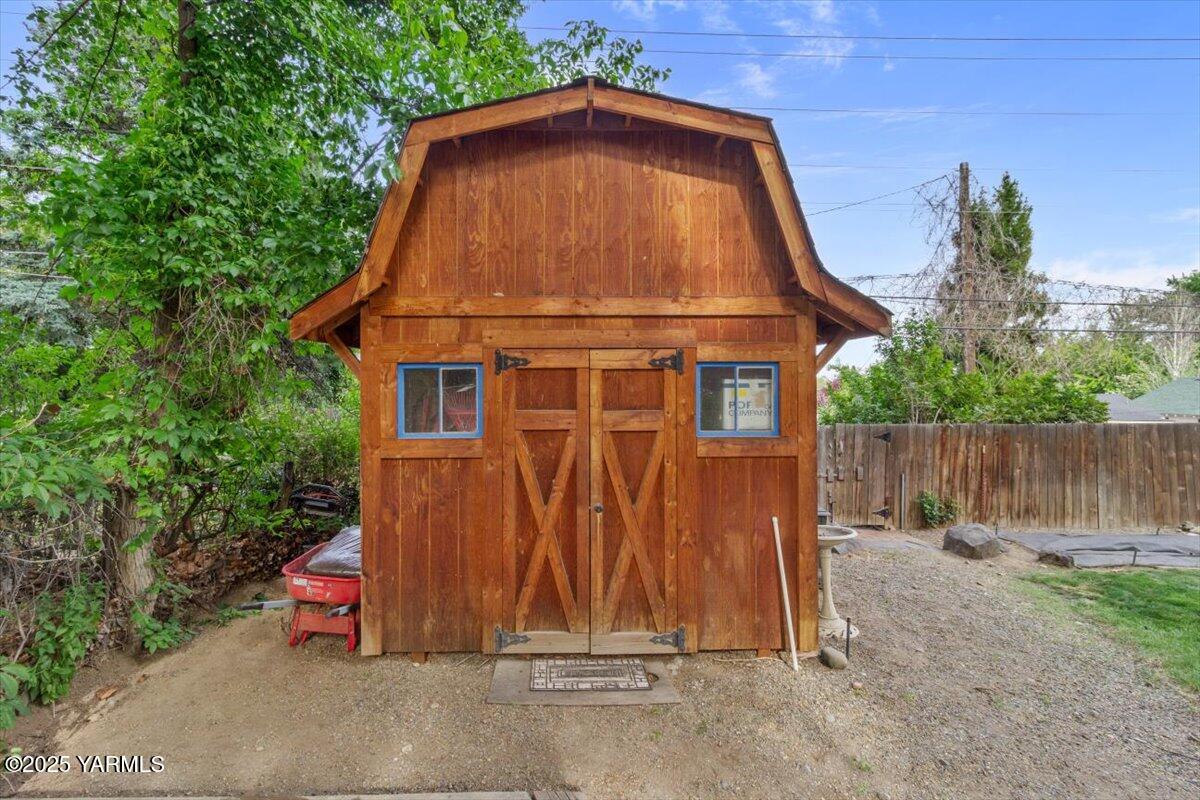 809 S 19th Ave