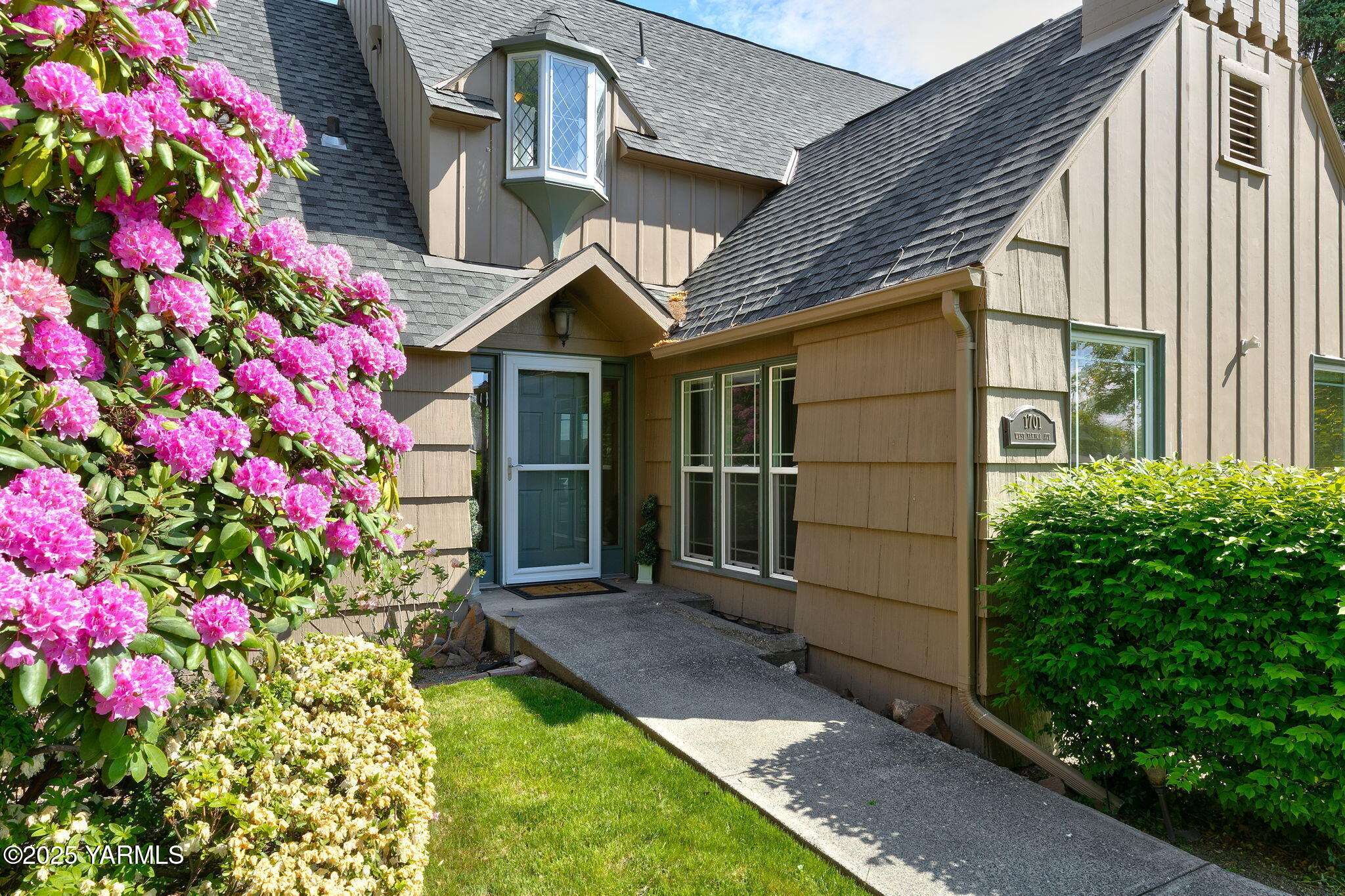 1701 W Yakima Ave