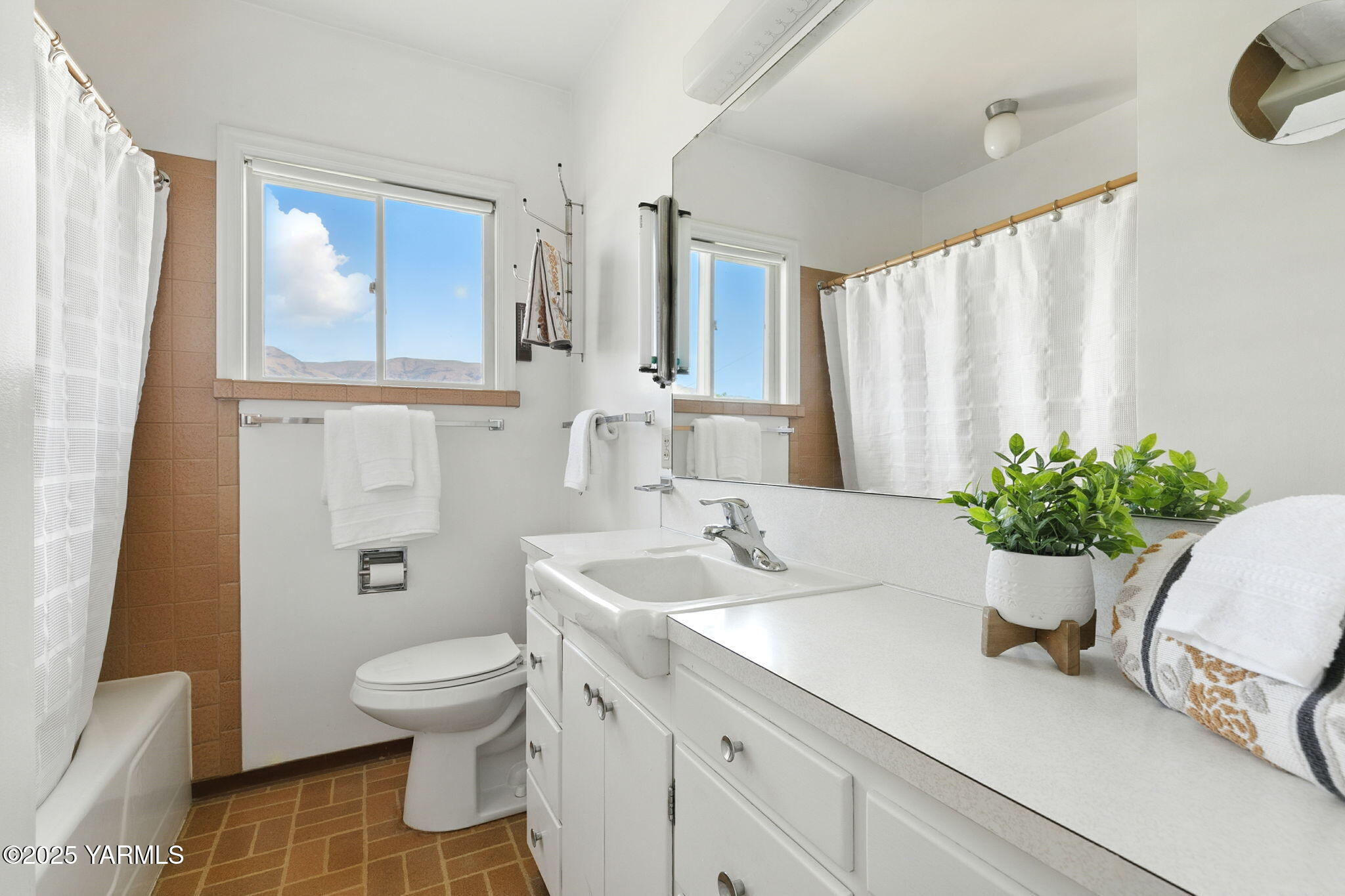 1510/1514 N Tieton Rd