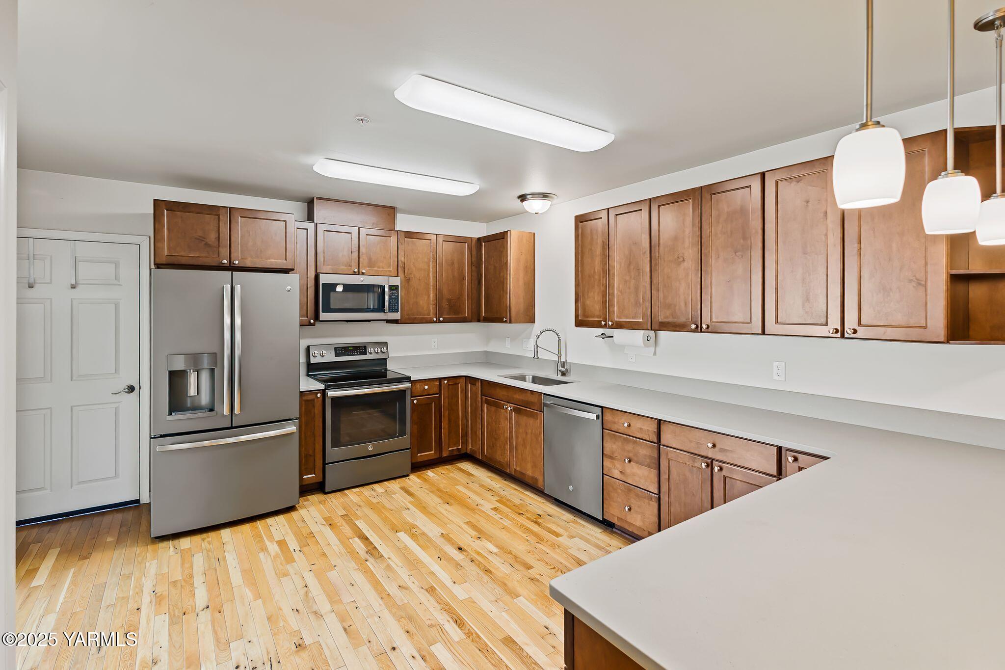 5701 W Chestnut Ave Unit: 9