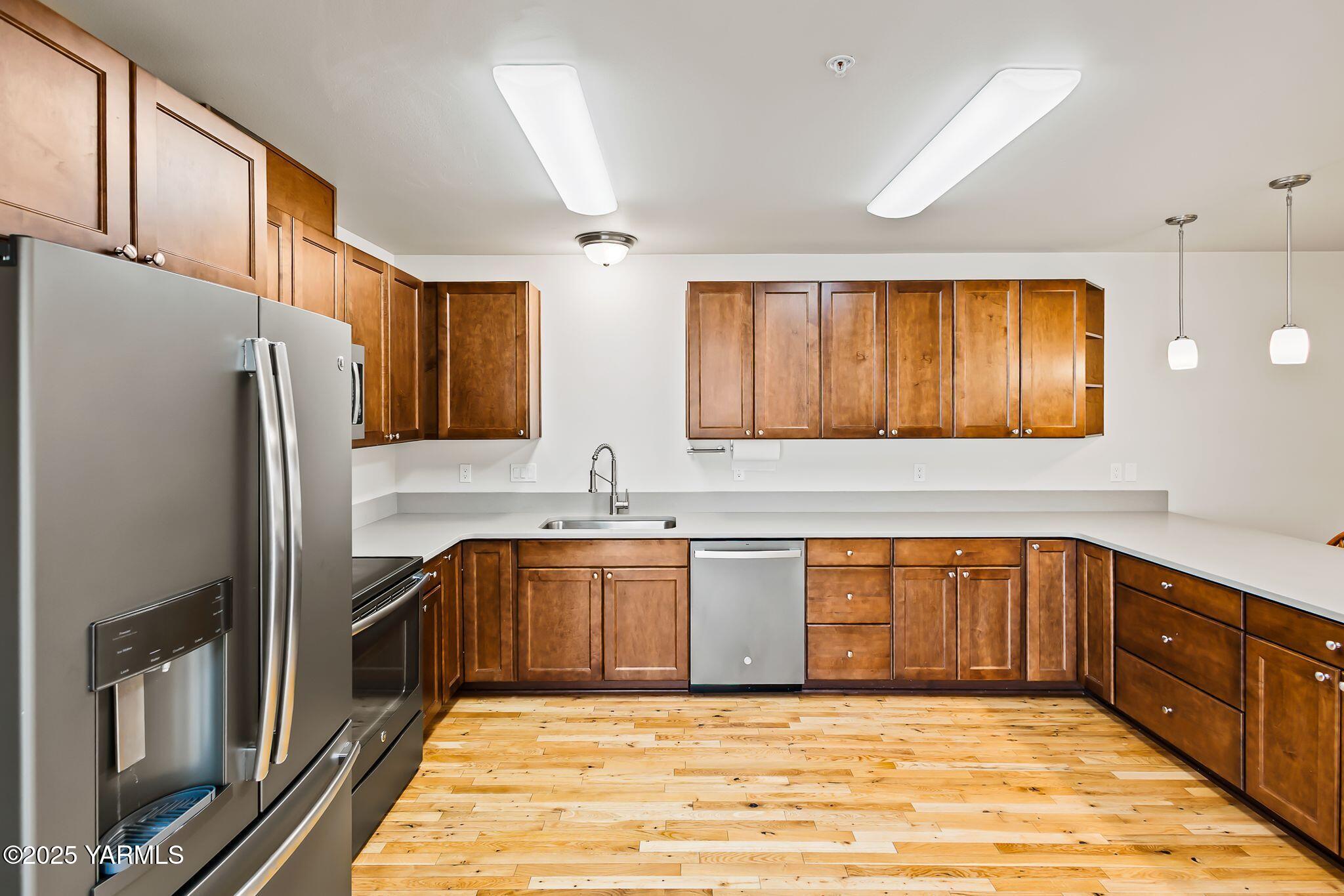 5701 W Chestnut Ave Unit: 9