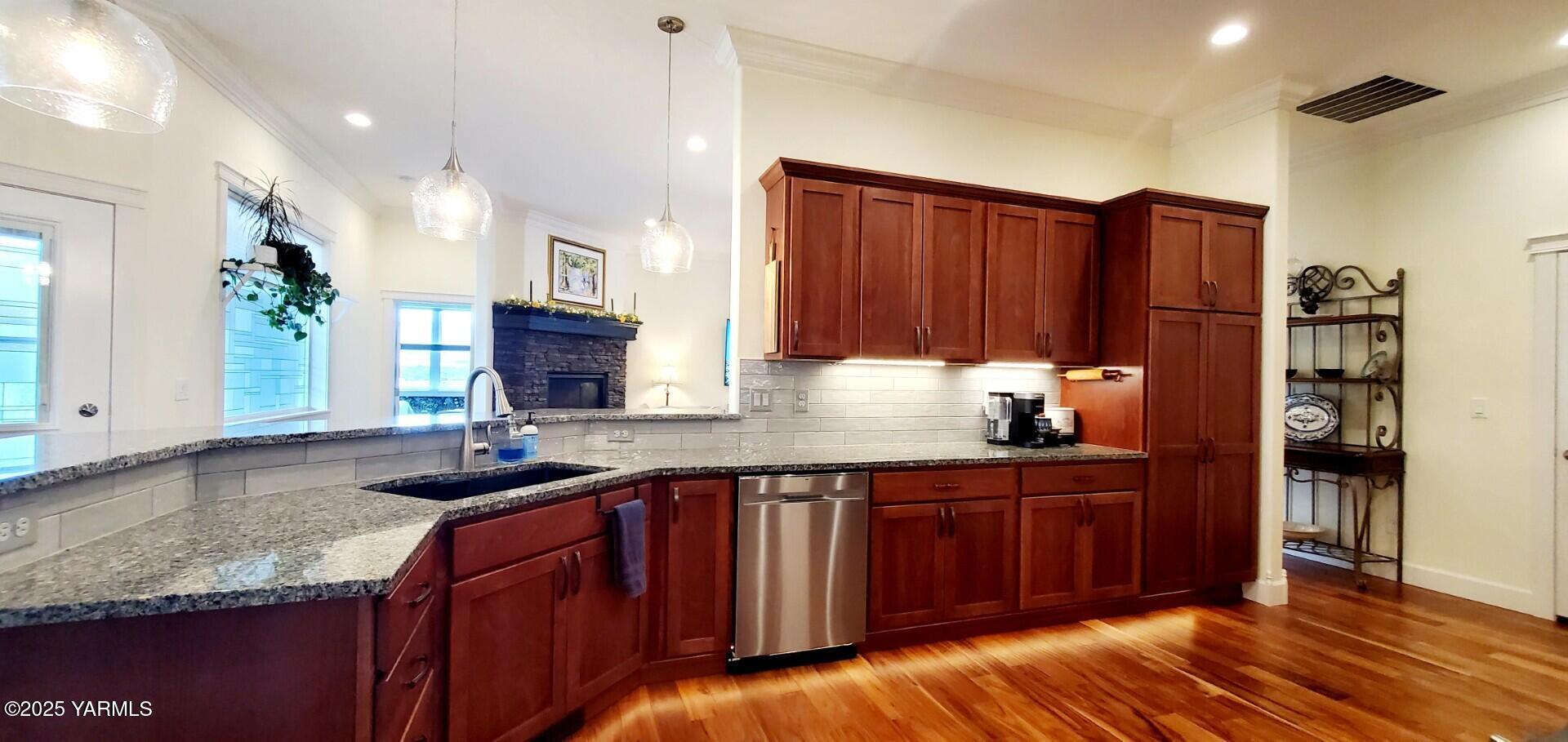 7106 Vista Ridge Ave